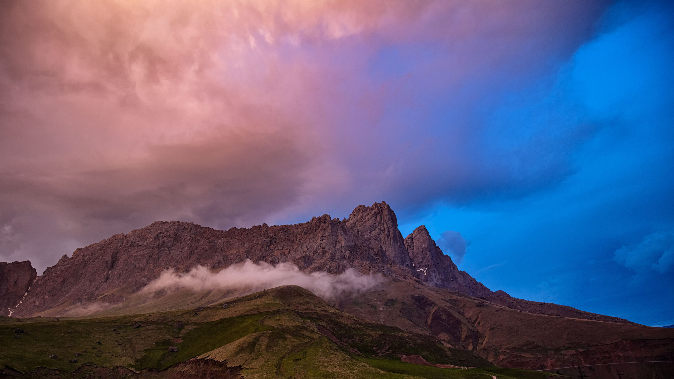 Цей-лоам, перевал с Ингушетии, по пути в заповедник Эрзи.