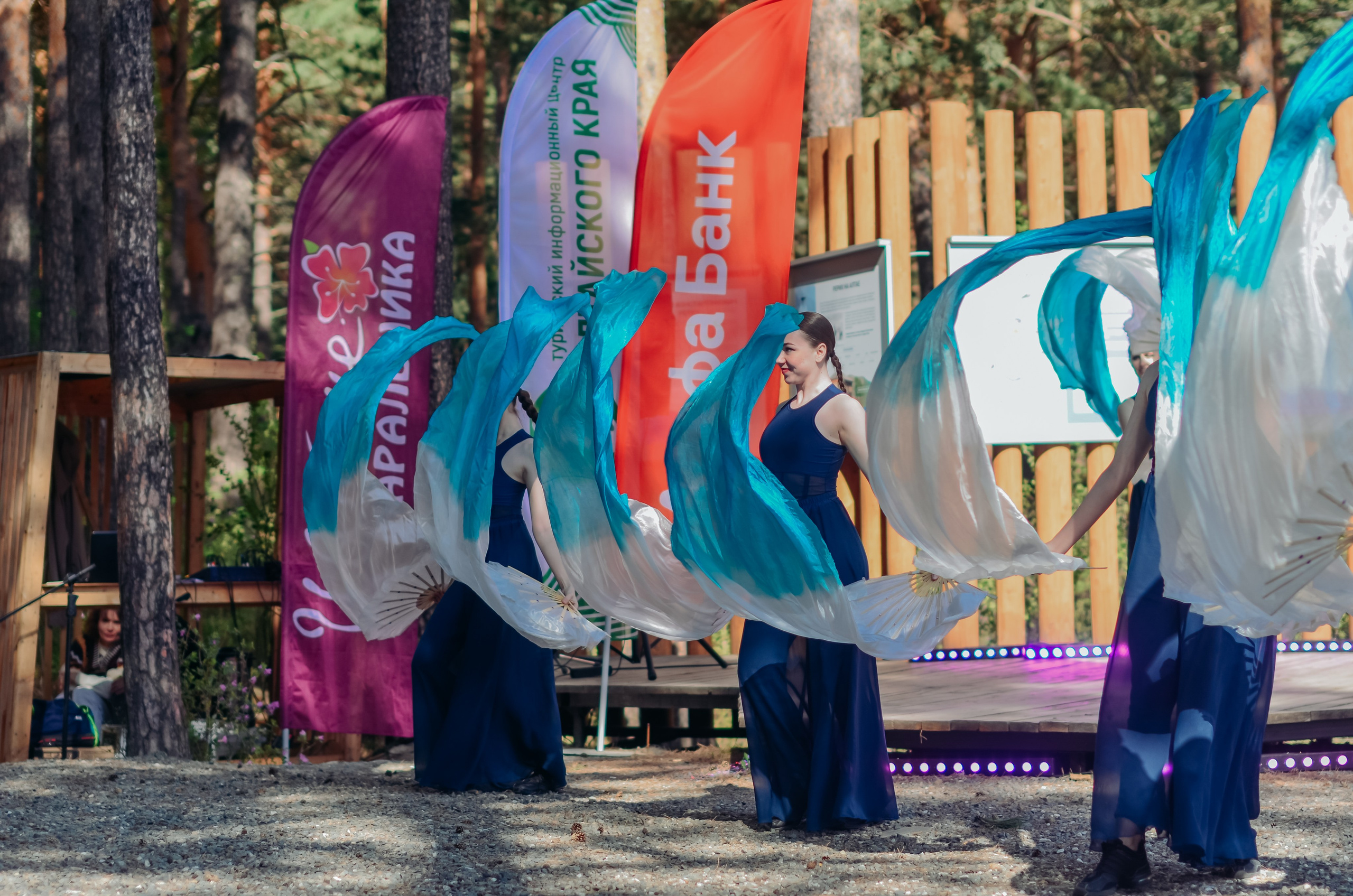 Фестиваль «Цветение Маральника на Алтае 2025». Фоторепортаж. Денисова Аля — фотограф для парных съемок и индивидуальных историй в Барнауле