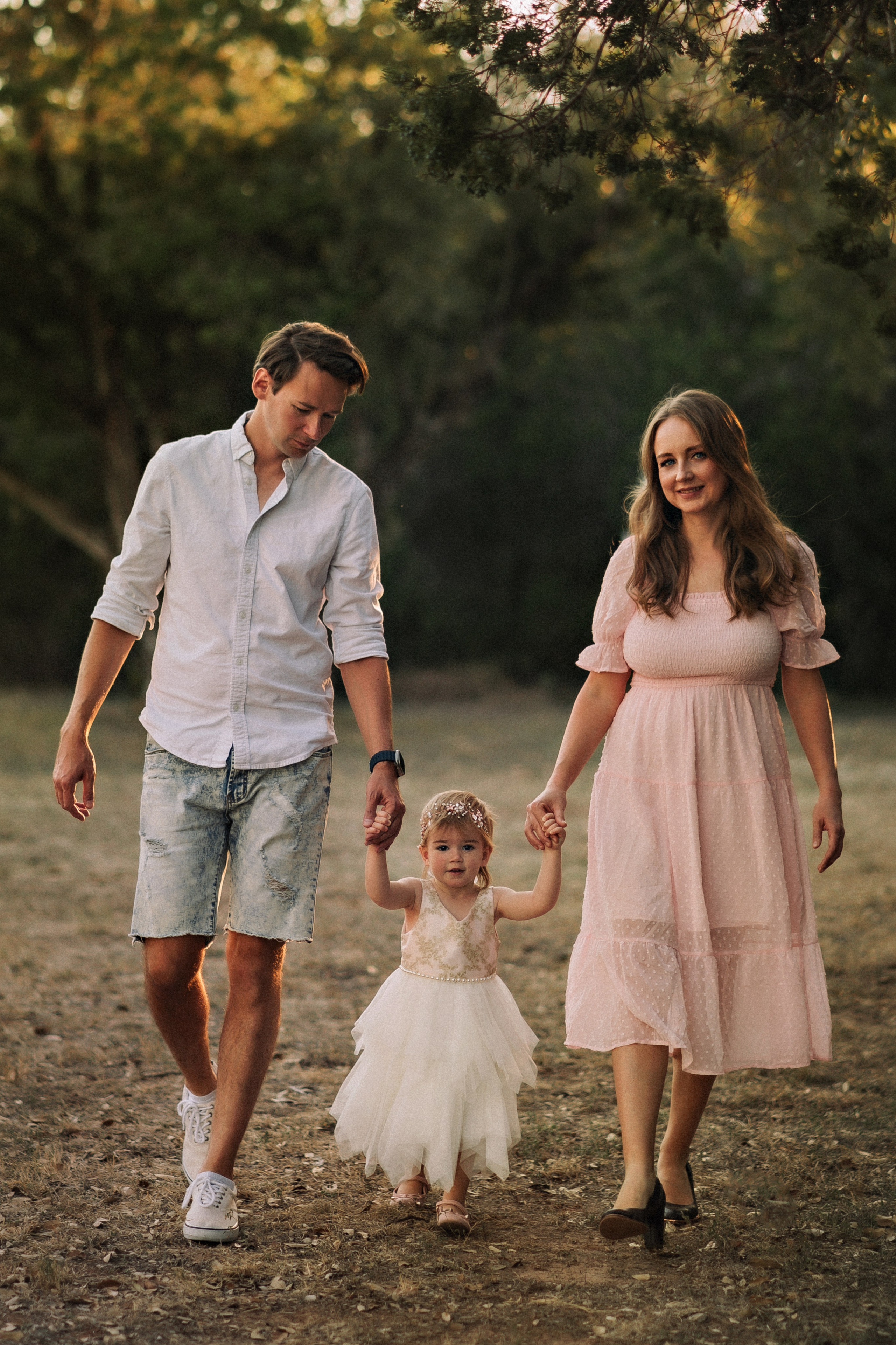 Family snuggles & smiles — cozy family photos