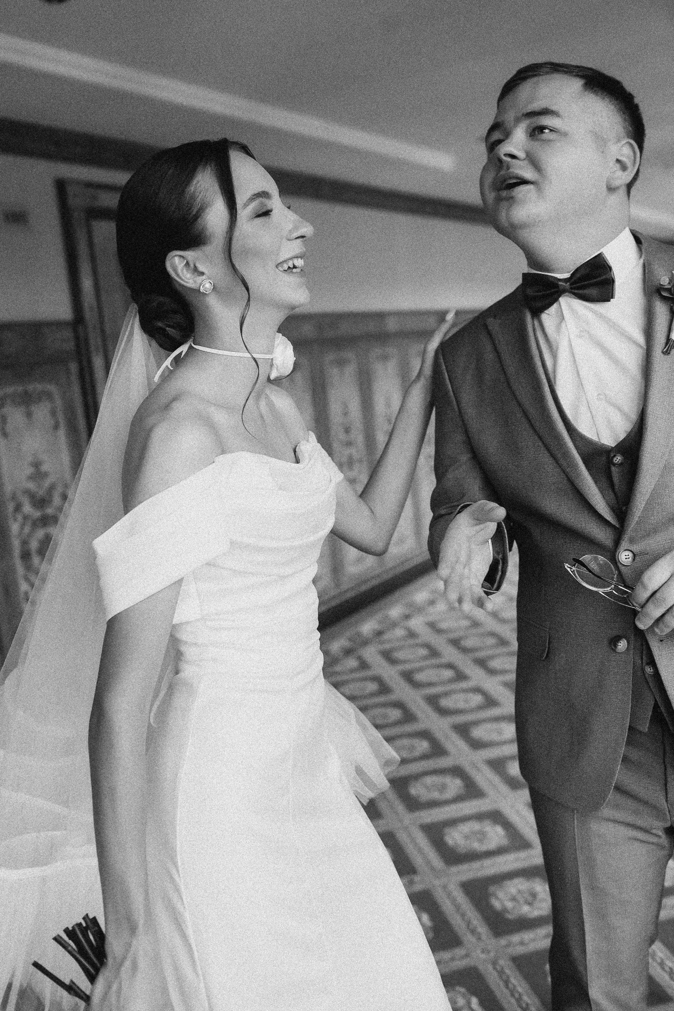 Свадебная фотосессия Ивана и Лидии в отеле и городе. Свадебный и репортажный фотограф в Ярославле и Санкт-Петербурге Роман Микрюков