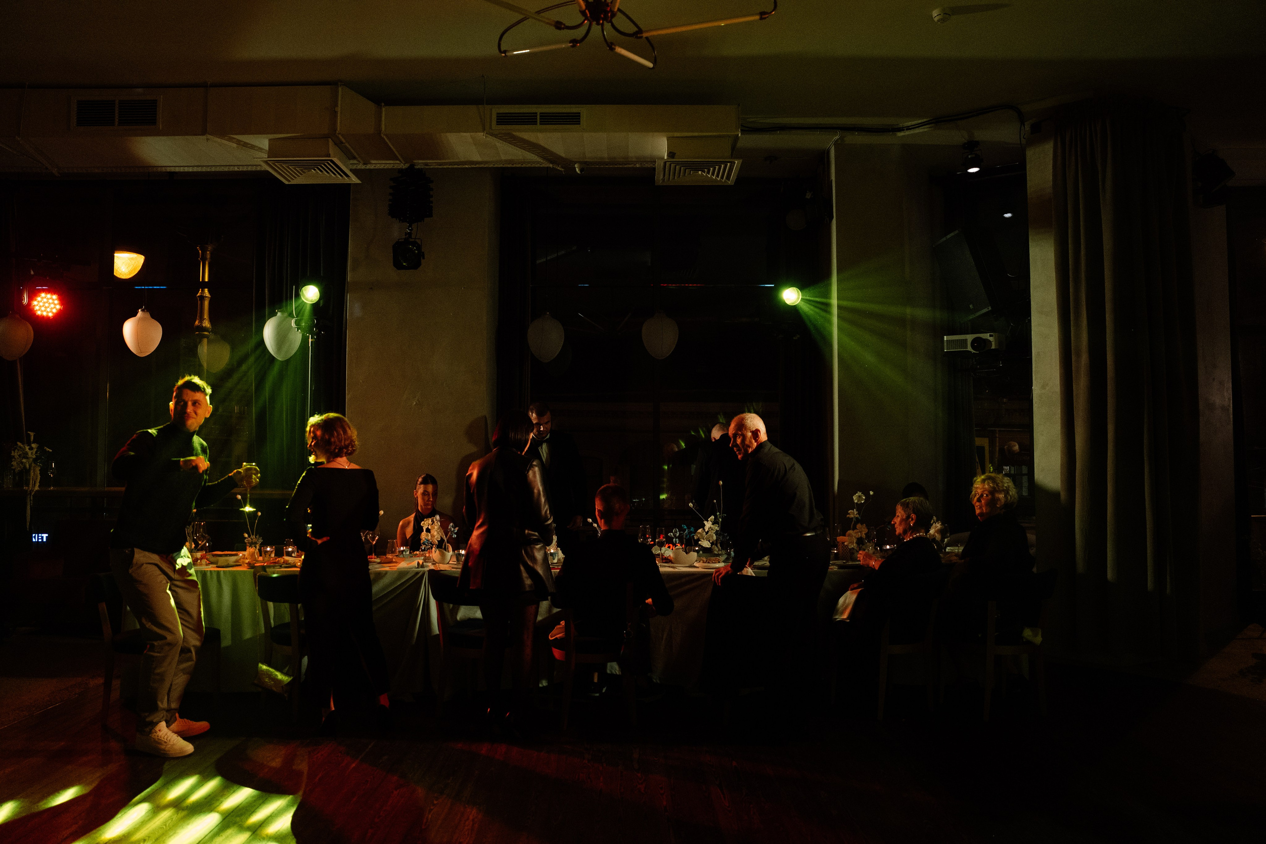 Свадьба в сошиал клабе. Свадебный фотограф организатор в Санкт-Петербурге Ассоль Опарина