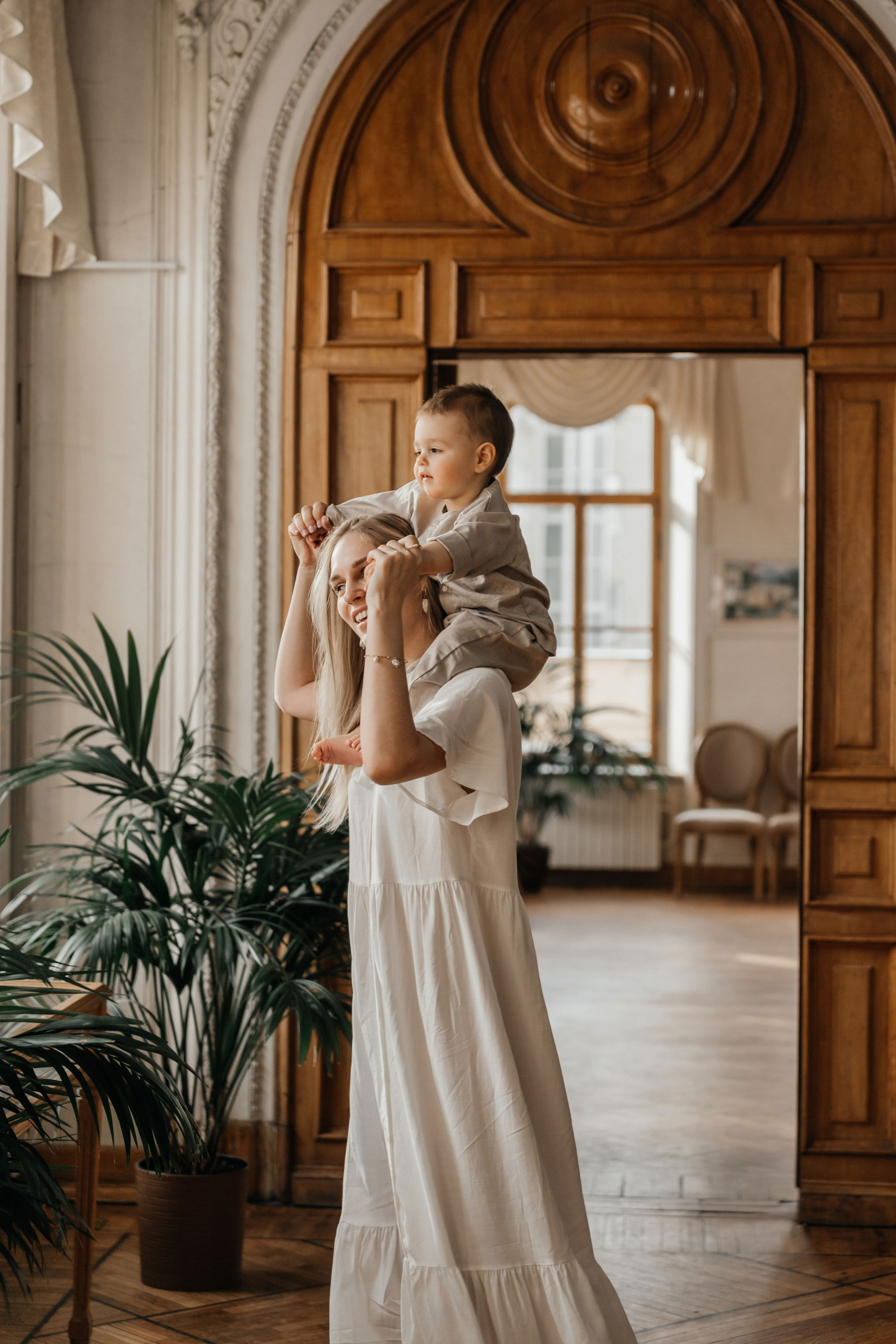 Маленькие ножки в читальне им. Пушкина. Ваш фотограф Вика Артемова