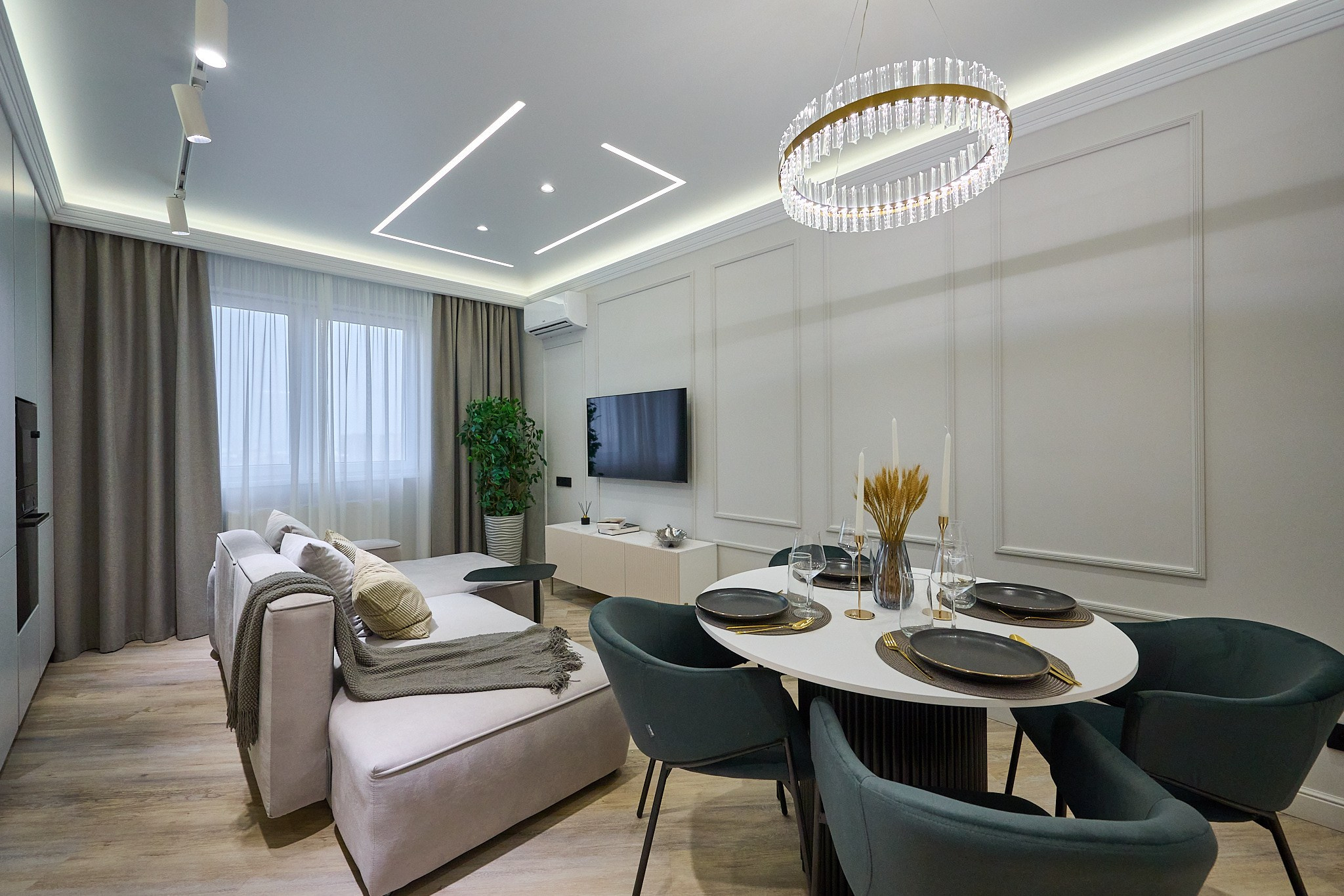 светлый диван с телевизор 