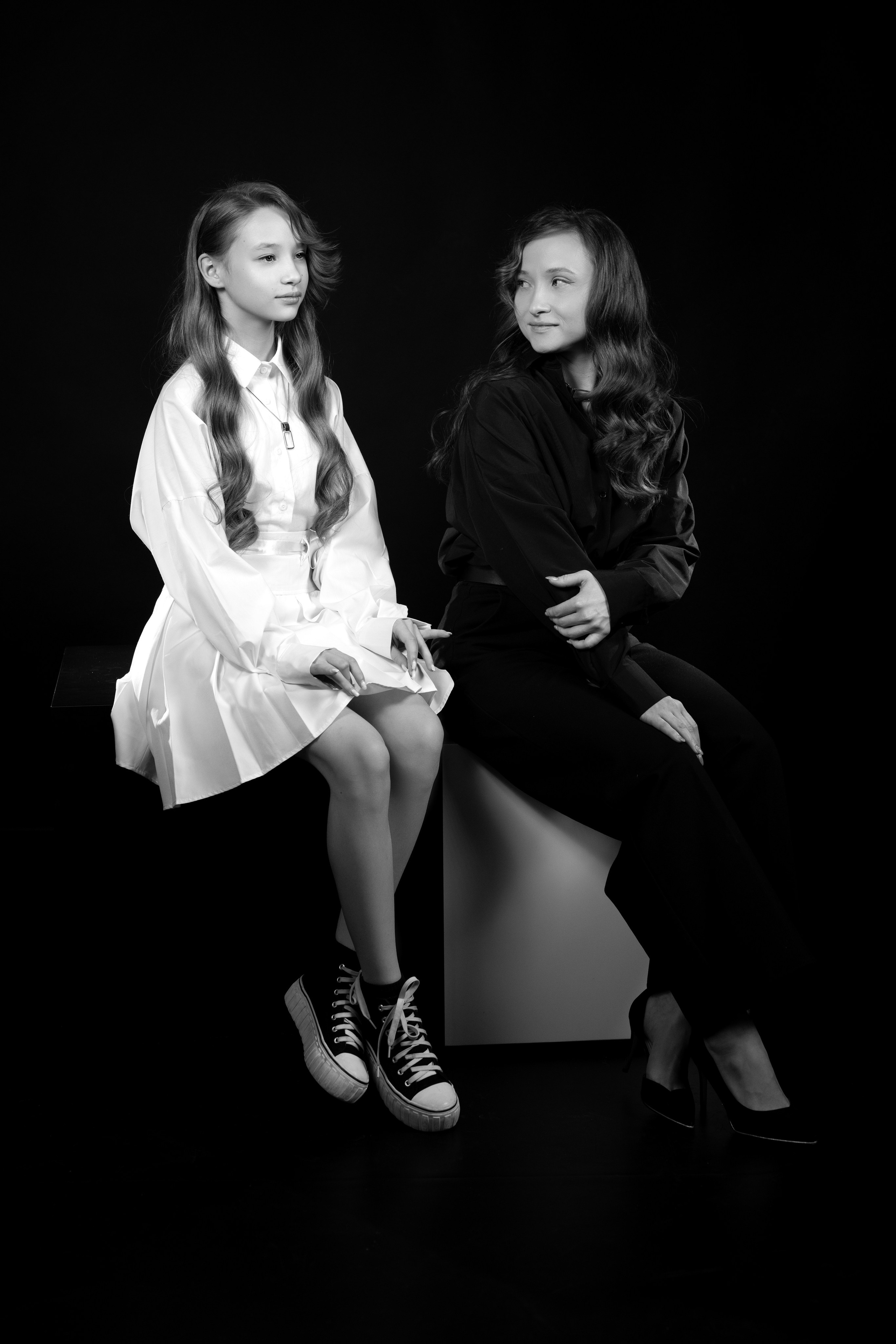 Регина и Аделина. Черное и белое