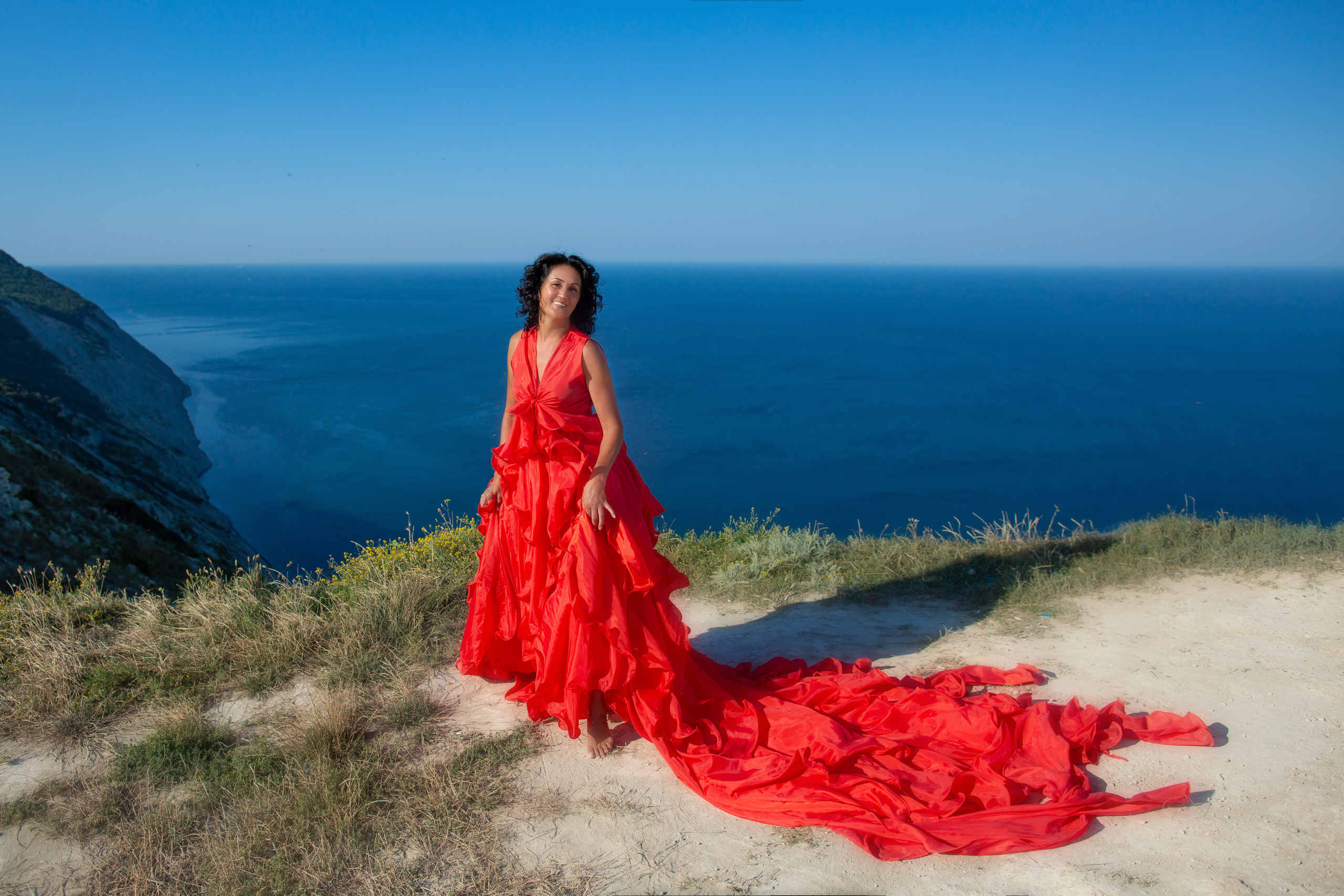 Прекрасная Мунира в платье «Пламя» на «Ласточкиных гнёздах» в Анапе. Фотограф Анапа, Краснодарский Край, Крым