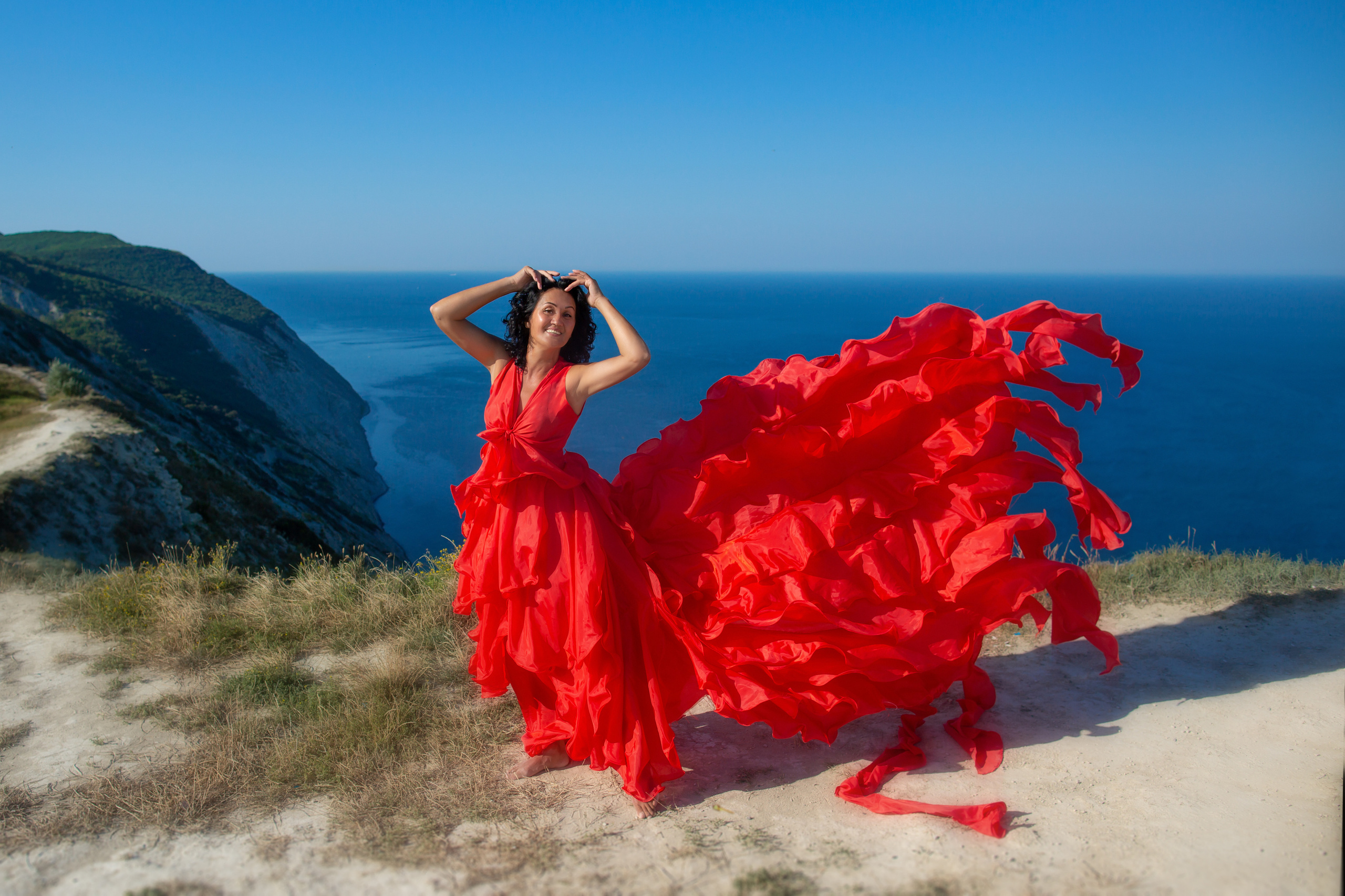 Прекрасная Мунира в платье «Пламя» на «Ласточкиных гнёздах» в Анапе. Фотограф Анапа, Краснодарский Край, Крым
