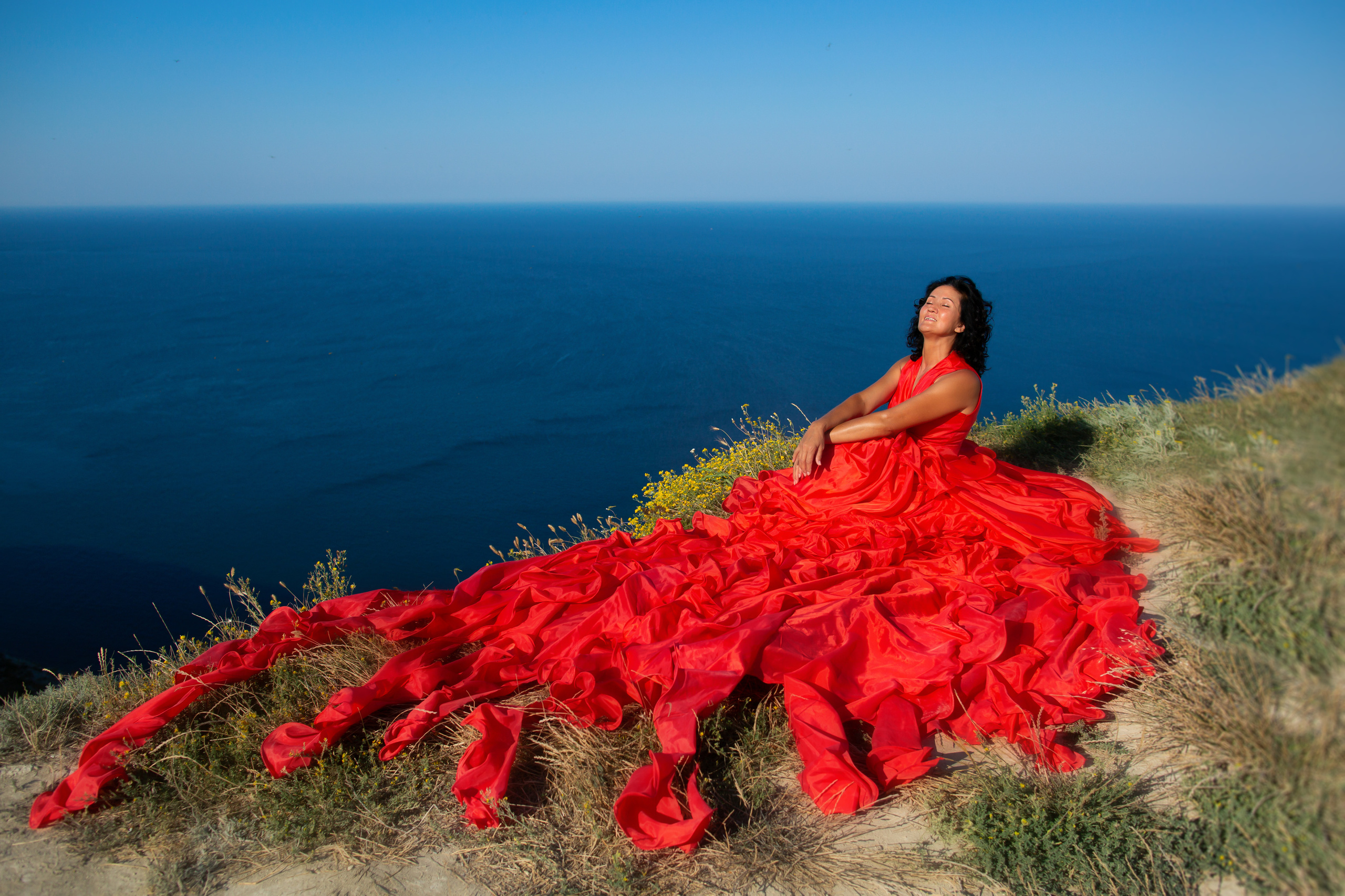 Прекрасная Мунира в платье «Пламя» на «Ласточкиных гнёздах» в Анапе. Фотограф Анапа, Краснодарский Край, Крым