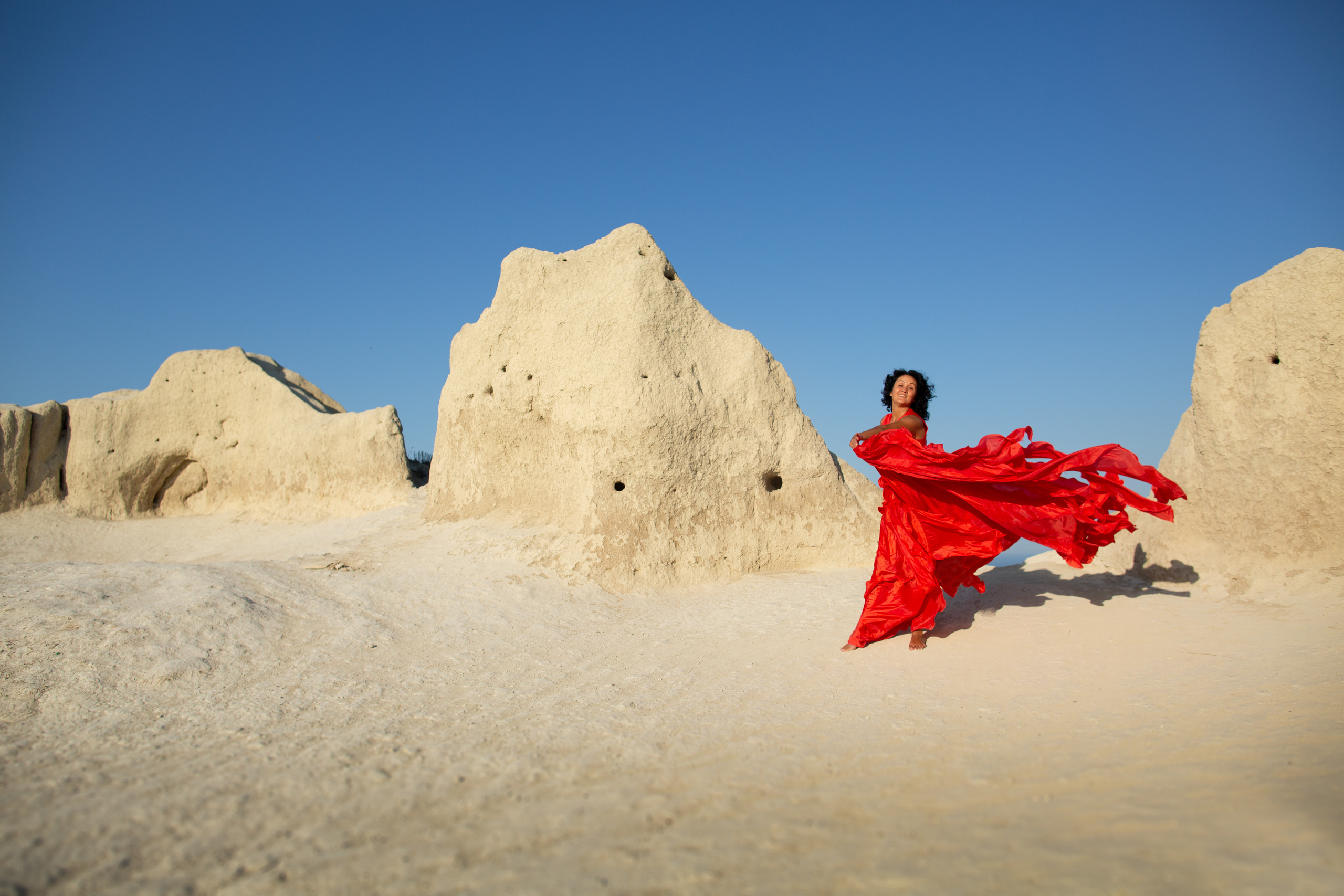 Прекрасная Мунира в платье «Пламя» на «Ласточкиных гнёздах» в Анапе. Фотограф Анапа, Краснодарский Край, Крым