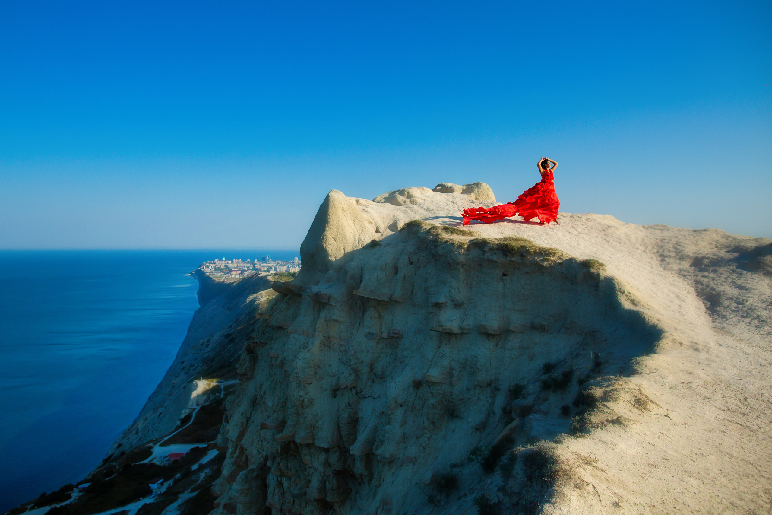 Прекрасная Мунира в платье «Пламя» на «Ласточкиных гнёздах» в Анапе. Фотограф Анапа, Краснодарский Край, Крым
