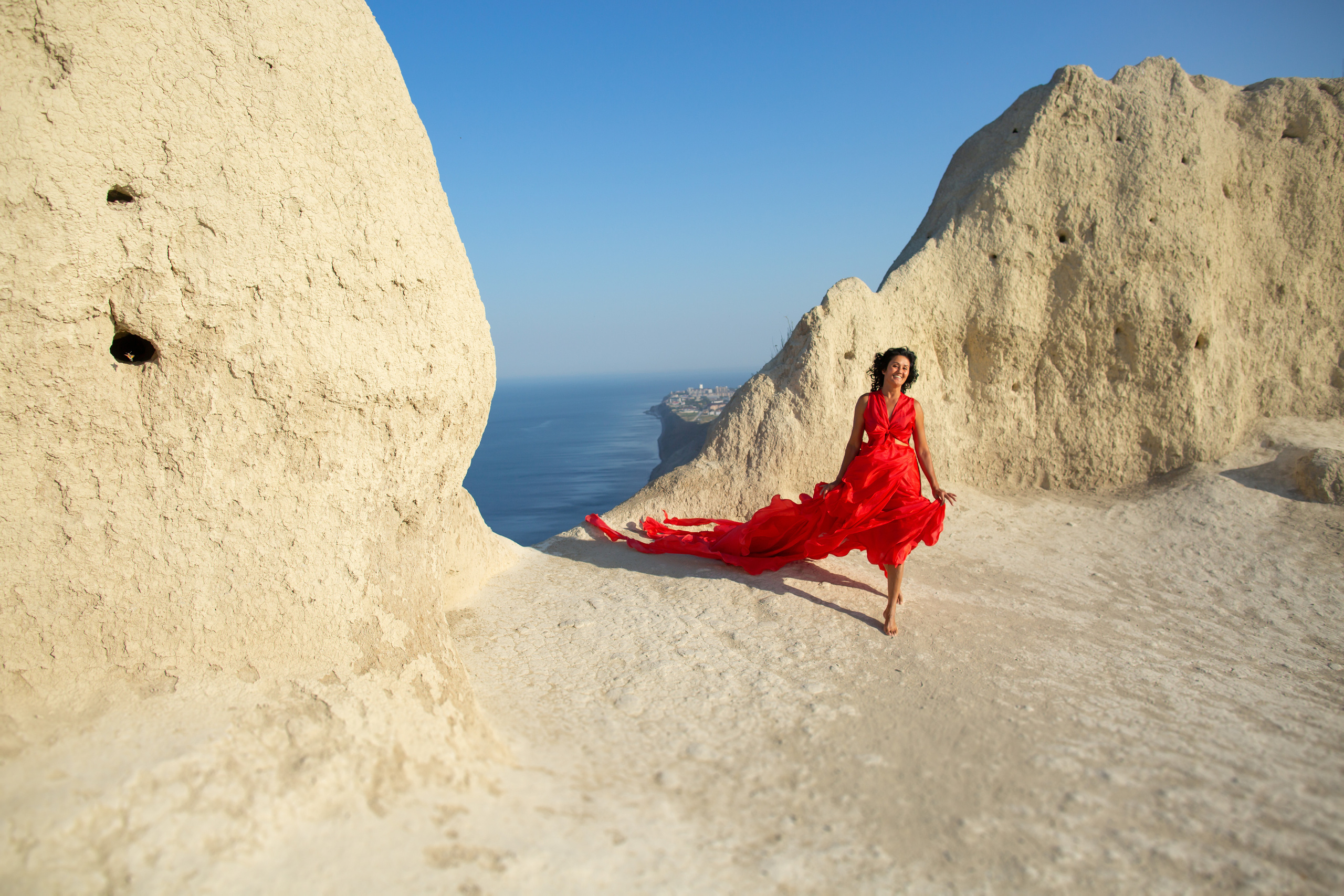 Прекрасная Мунира в платье «Пламя» на «Ласточкиных гнёздах» в Анапе. Фотограф Анапа, Краснодарский Край, Крым