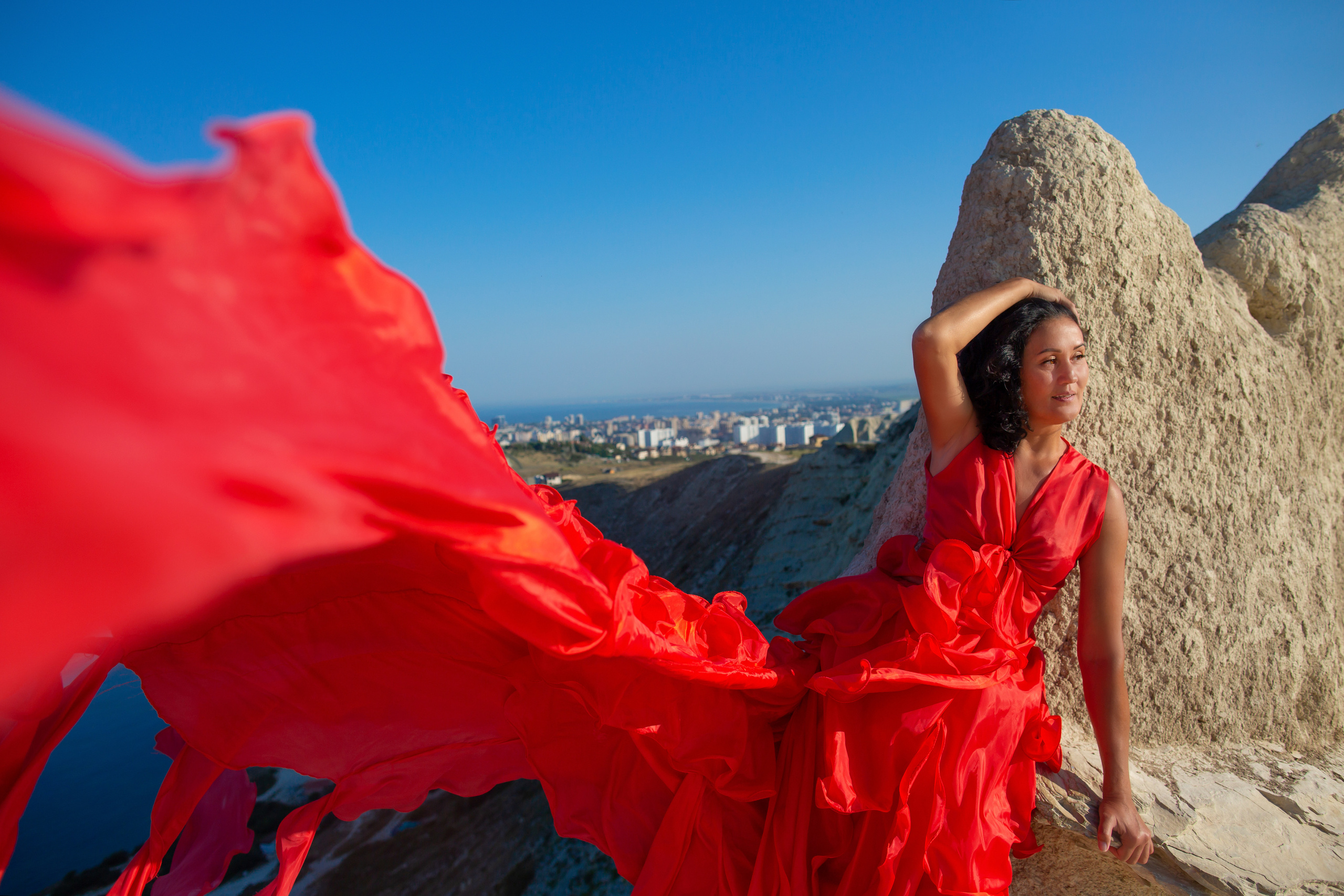 Прекрасная Мунира в платье «Пламя» на «Ласточкиных гнёздах» в Анапе. Фотограф Анапа, Краснодарский Край, Крым