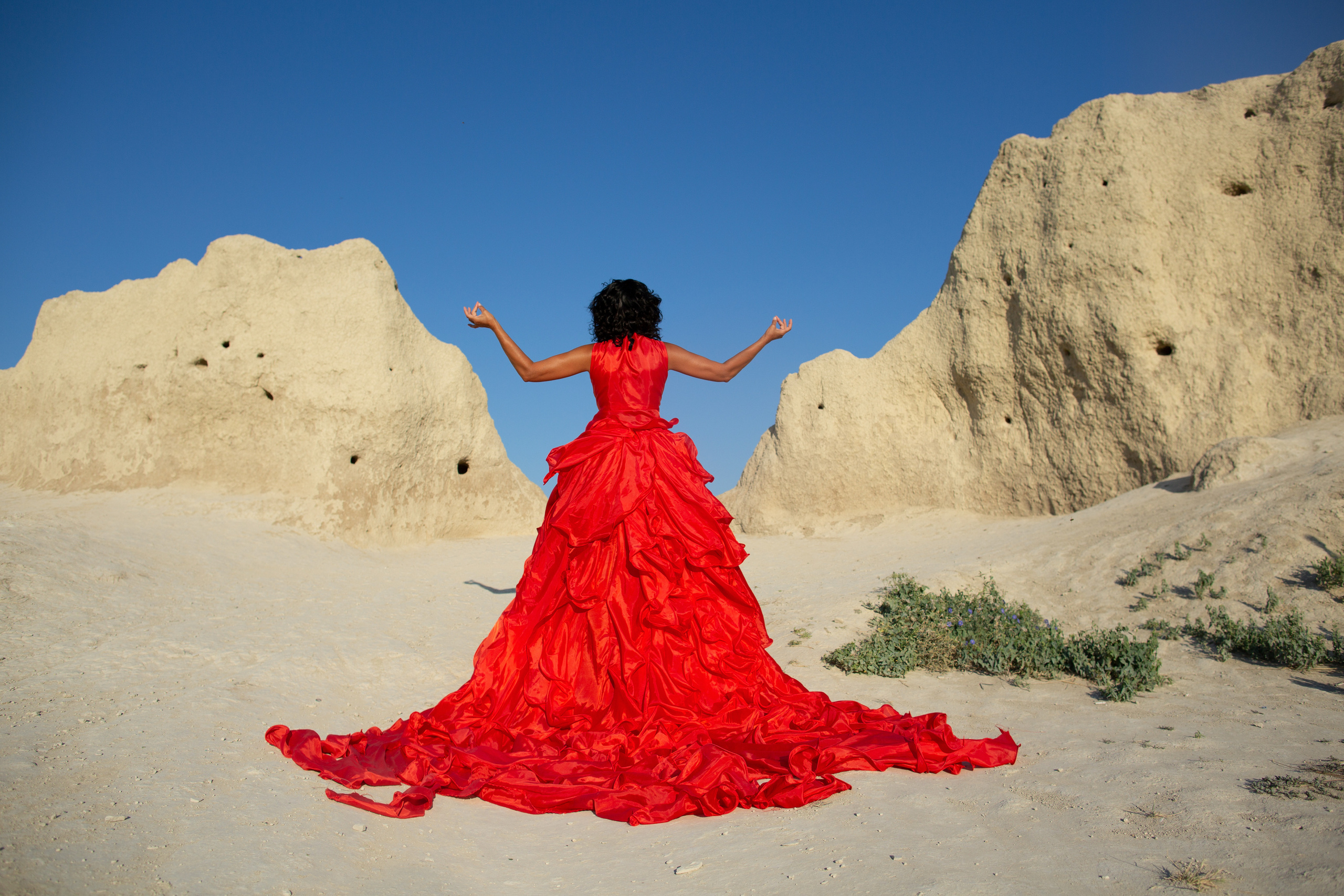 Прекрасная Мунира в платье «Пламя» на «Ласточкиных гнёздах» в Анапе. Фотограф Анапа, Краснодарский Край, Крым