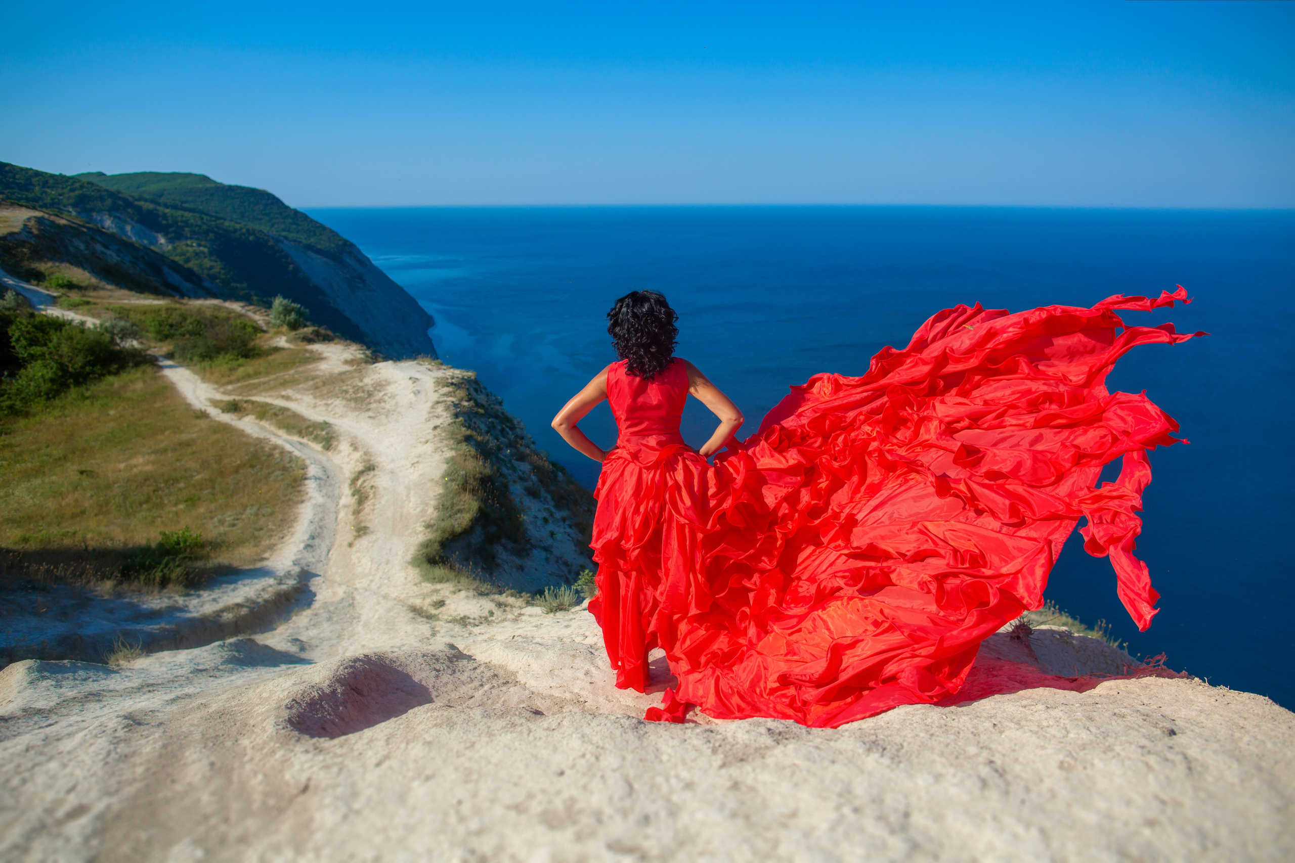 Прекрасная Мунира в платье «Пламя» на «Ласточкиных гнёздах» в Анапе. Фотограф Анапа, Краснодарский Край, Крым