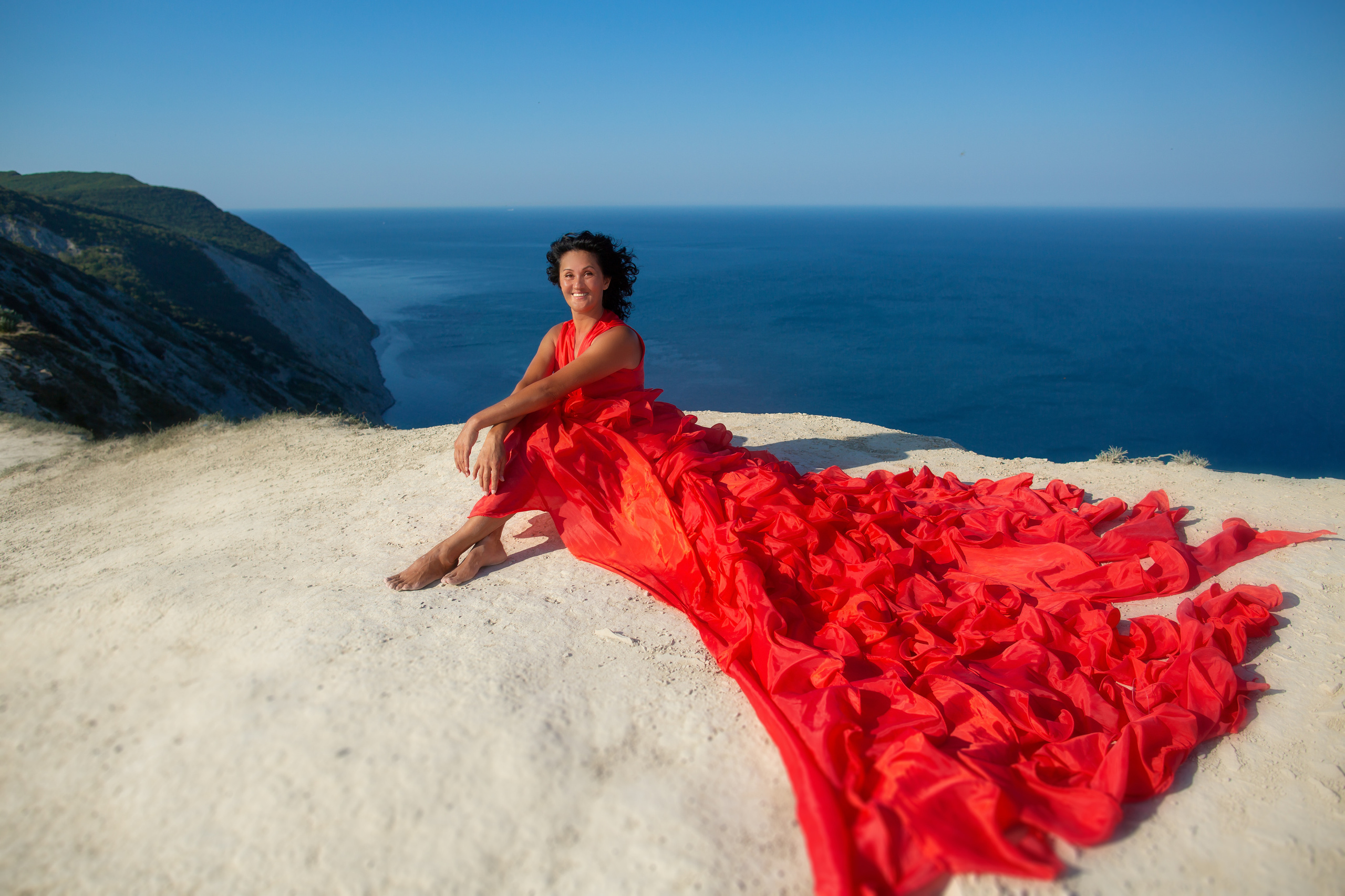 Прекрасная Мунира в платье «Пламя» на «Ласточкиных гнёздах» в Анапе. Фотограф Анапа, Краснодарский Край, Крым