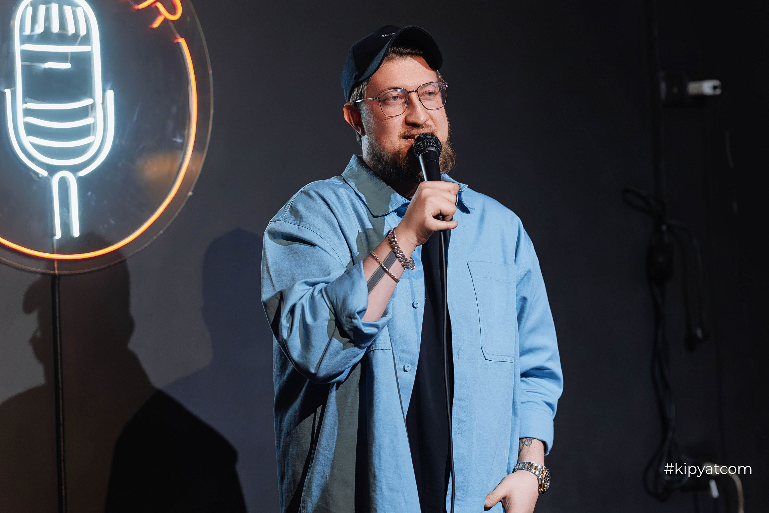 Сольный стендап концерт Александра Меркуль