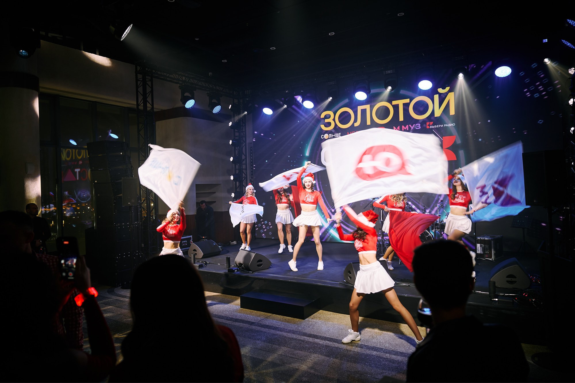 Фотограф на корпоративе «Медиа1» — репортажная съёмка делового праздника. Репортажный фотограф в Москве — Дмитрий Тарасов | Съёмка мероприятий, концертов, корпоративов