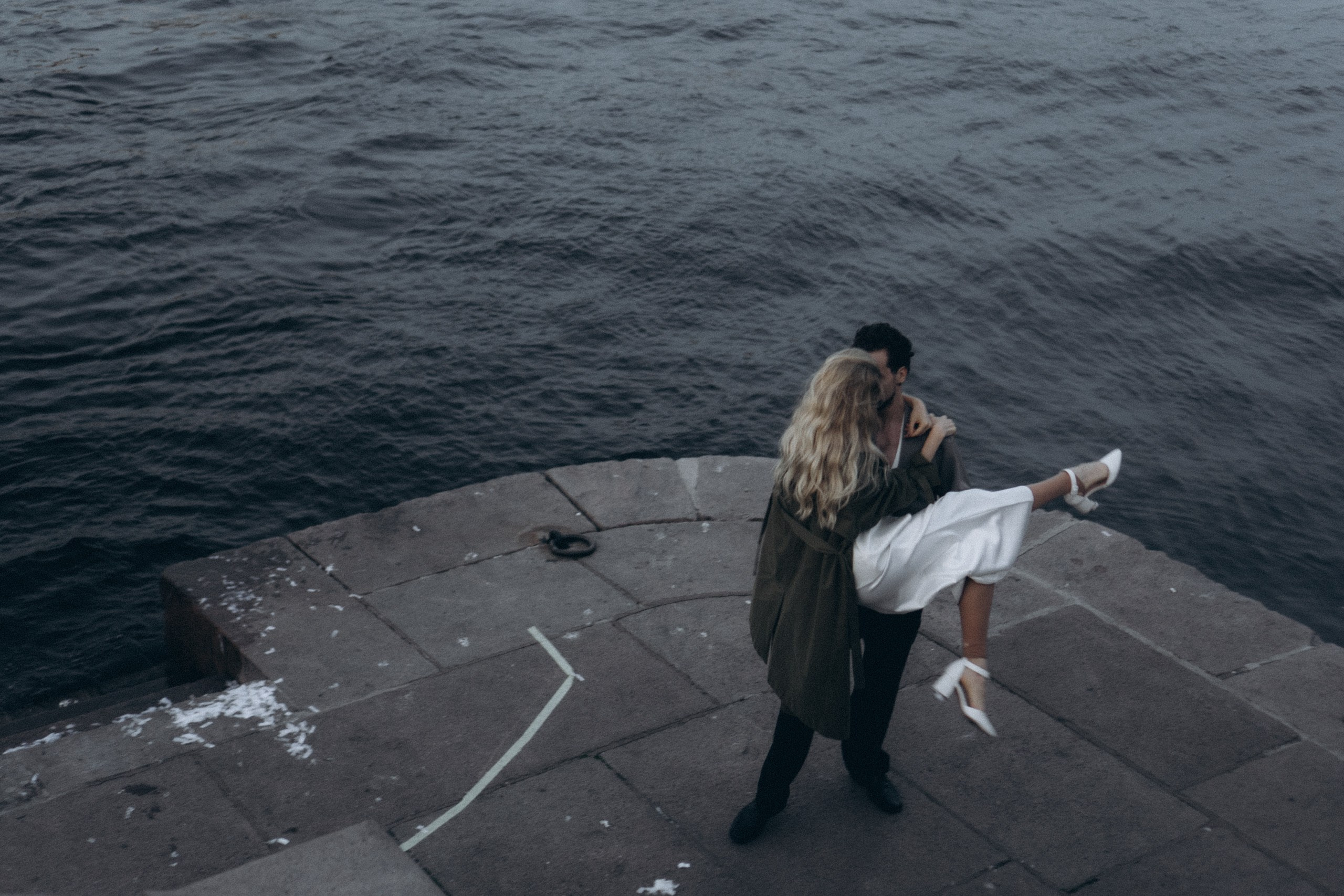 СВАДЕБНАЯ СЬЕМКА ПАРЫ НА РАССВЕТЕ В БЕЛЫЕ НОЧИ И ПРОГУЛКА С РАЗВОДНЫМИ МОСТАМИ И ПИКНИК ВОЗЛЕ ИСАКИЕВСКОГО СОБОРА. Профессиональный фотограф, Санкт-Петербург — Виктория Богомолова