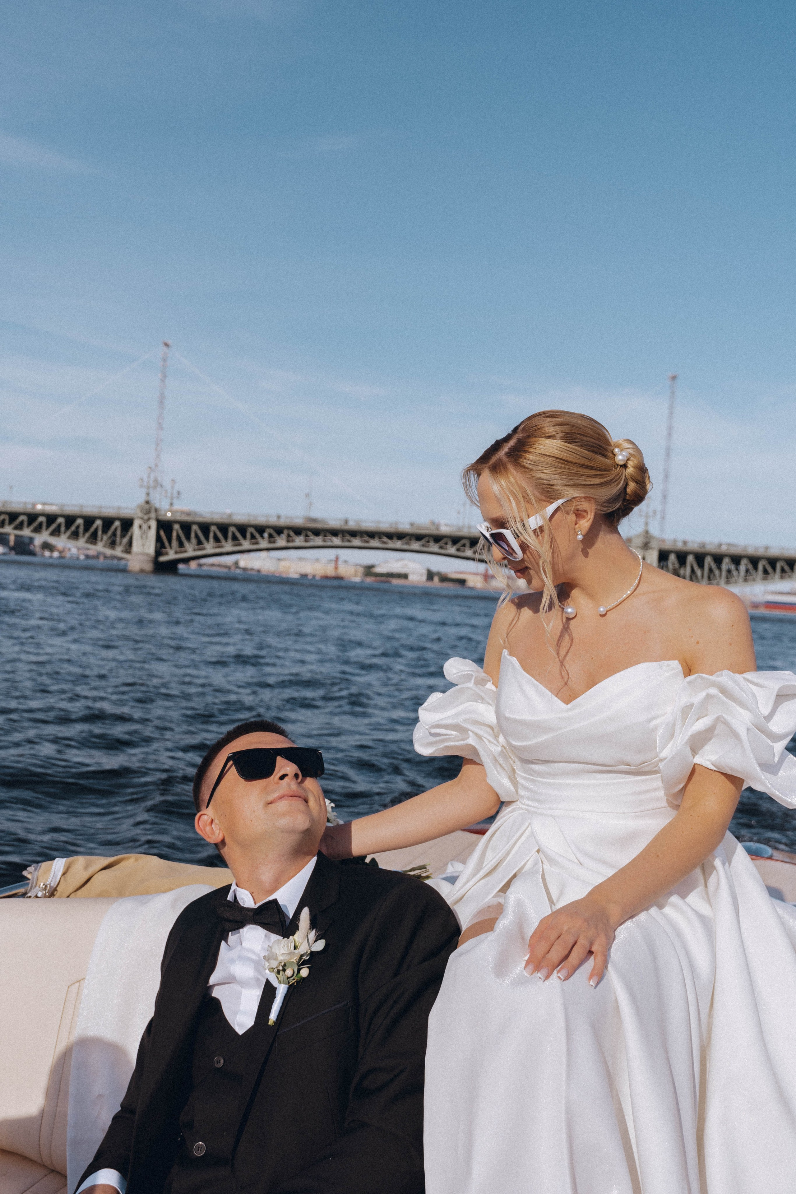 СВАДЕНБНАЯ СЬЕМКА НА КАТЕРЕ ПО КАНАЛАМ САНКТ-ПЕТЕРБУРГА И В АКВАТОРИИ НЕВЫ. Профессиональный фотограф, Санкт-Петербург — Виктория Богомолова