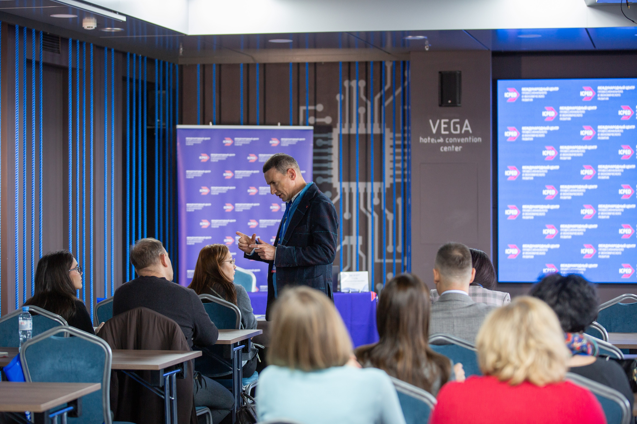 Конференция — земельно-имущественные отношения. Рекламный, предметный, репортажный, семейный фотограф и художник в Москве