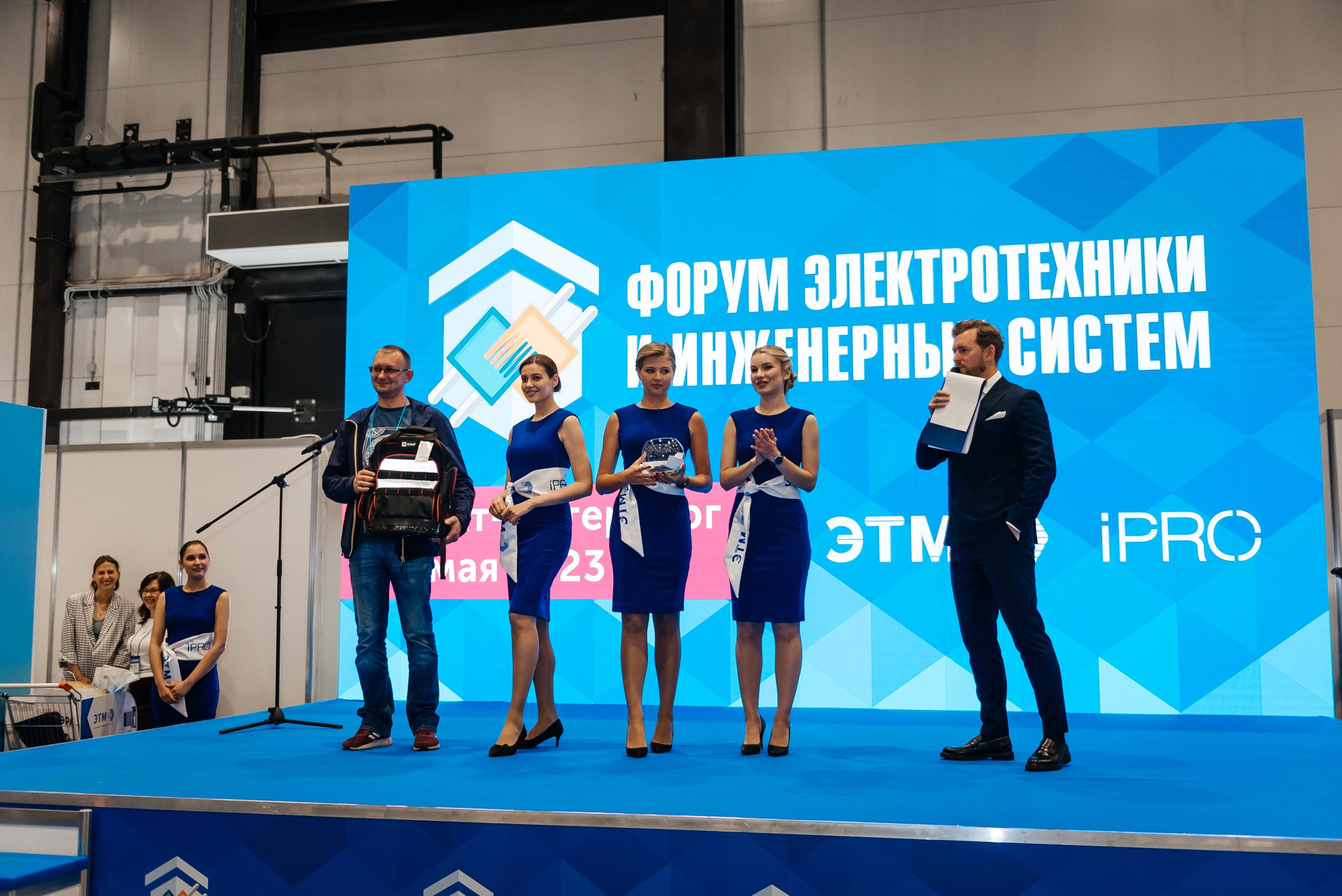 Репортажная съёмка на форуме ЭТМ. Свадебный фотограф в Санкт-Петербурге Венера Ахметова