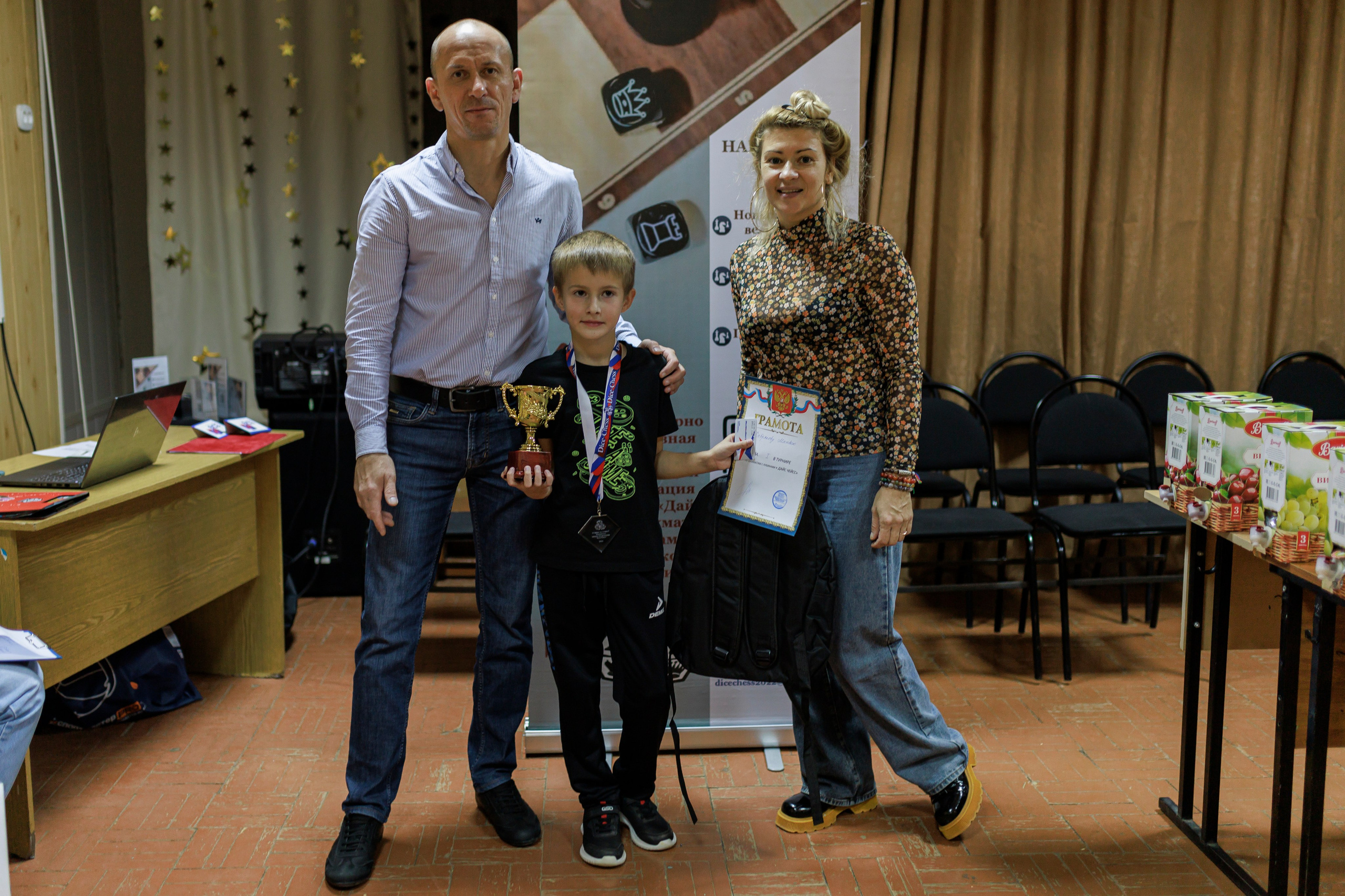 Репортажная сьёмка игры в шахматы в детском доме. Семейный и детский фотограф в Рязани Васюгова Мария