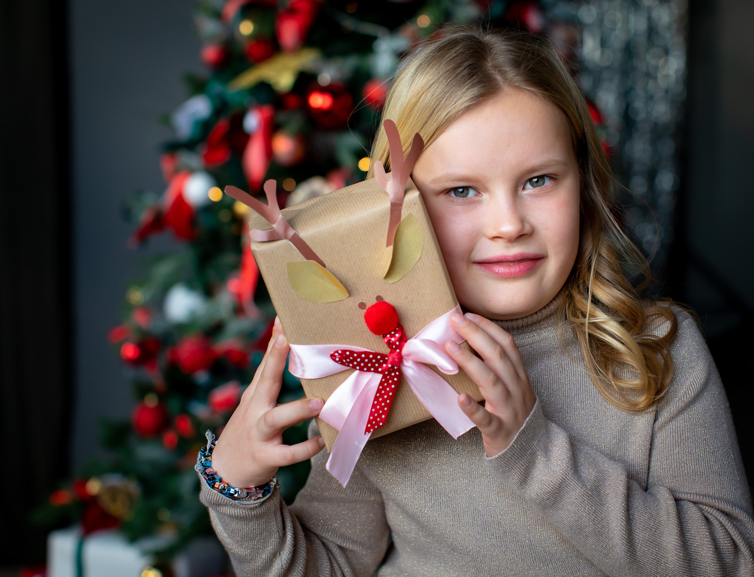 Новый год. Новогодние портреты в тёмной студии. Портретный и семейный фотограф Юлия Герман