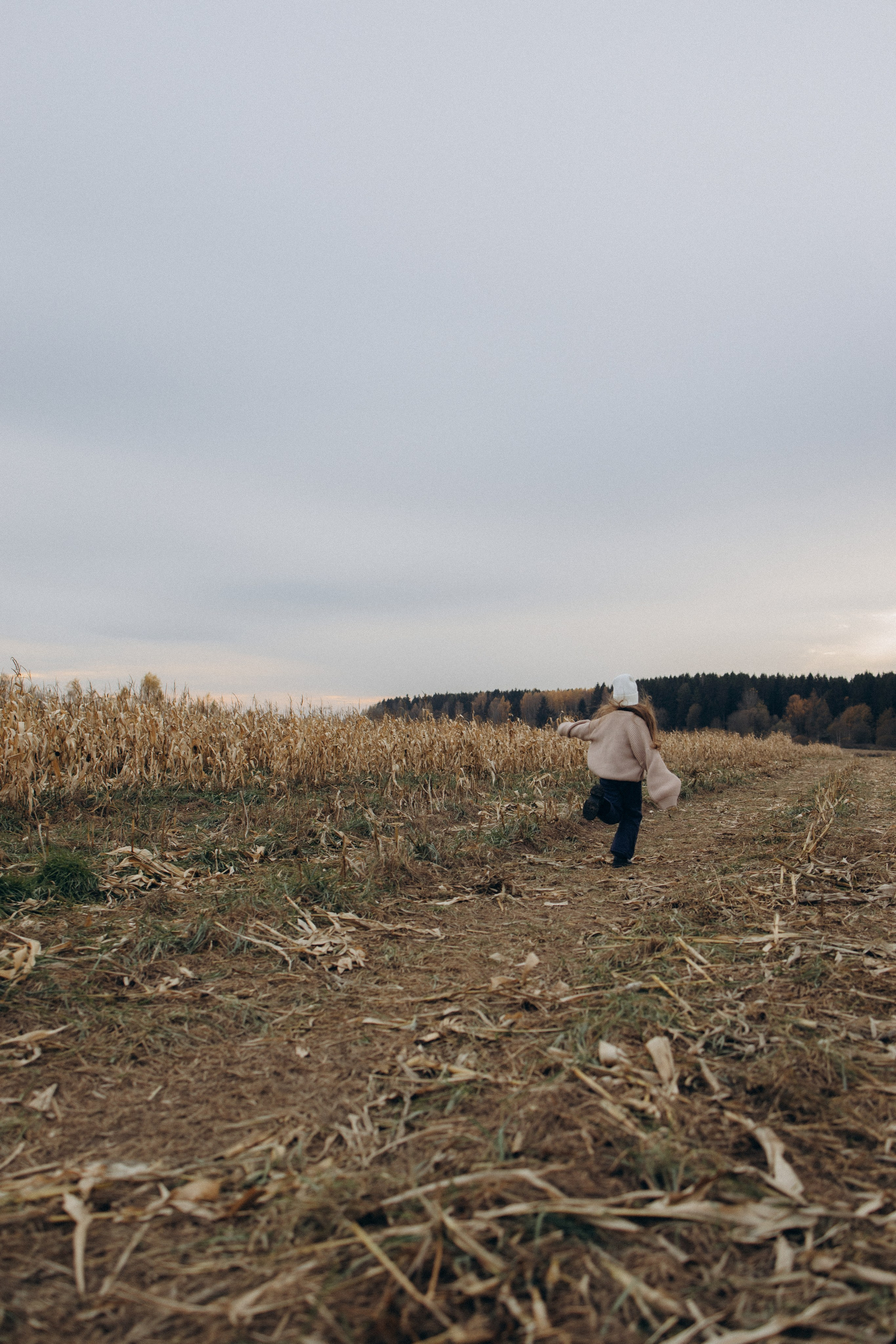 Оля, Ксюша и кукуруза. Фотограф Елена Рябцева