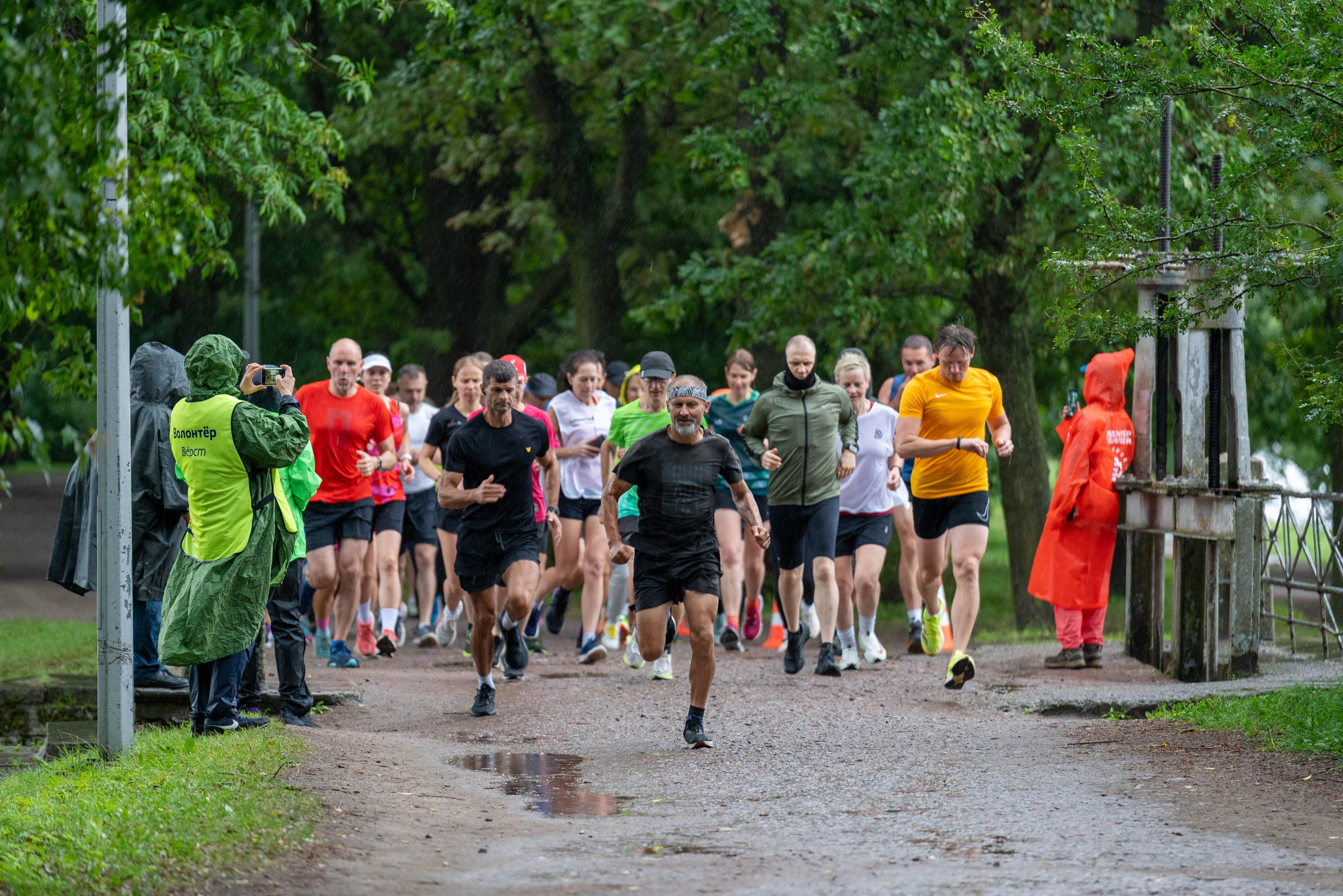 Спортивный фотограф Санкт-Петербург снимает участников забега «5 вёрст»
