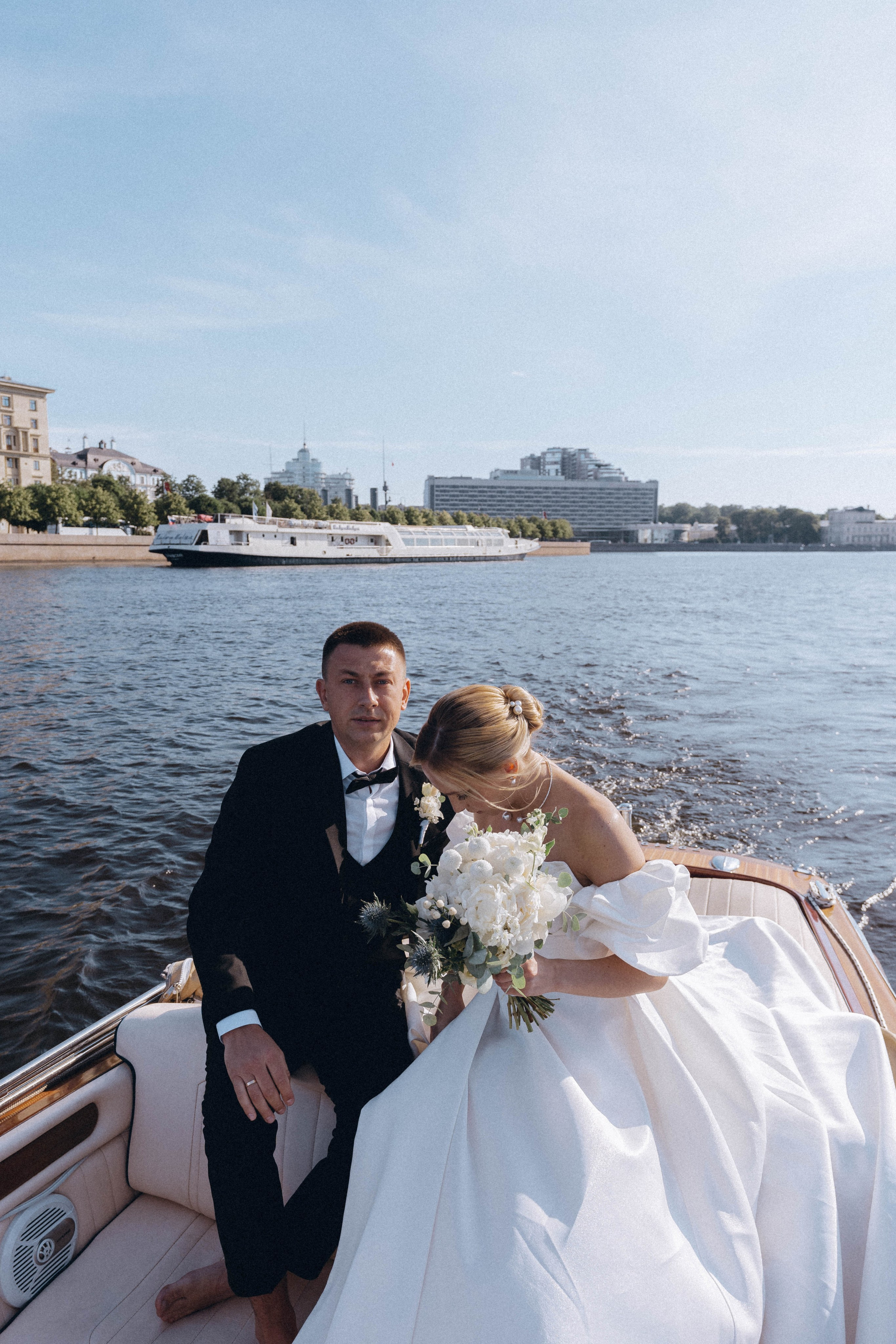 СВАДЕНБНАЯ СЬЕМКА НА КАТЕРЕ ПО КАНАЛАМ САНКТ-ПЕТЕРБУРГА И В АКВАТОРИИ НЕВЫ. Профессиональный фотограф, Санкт-Петербург — Виктория Богомолова