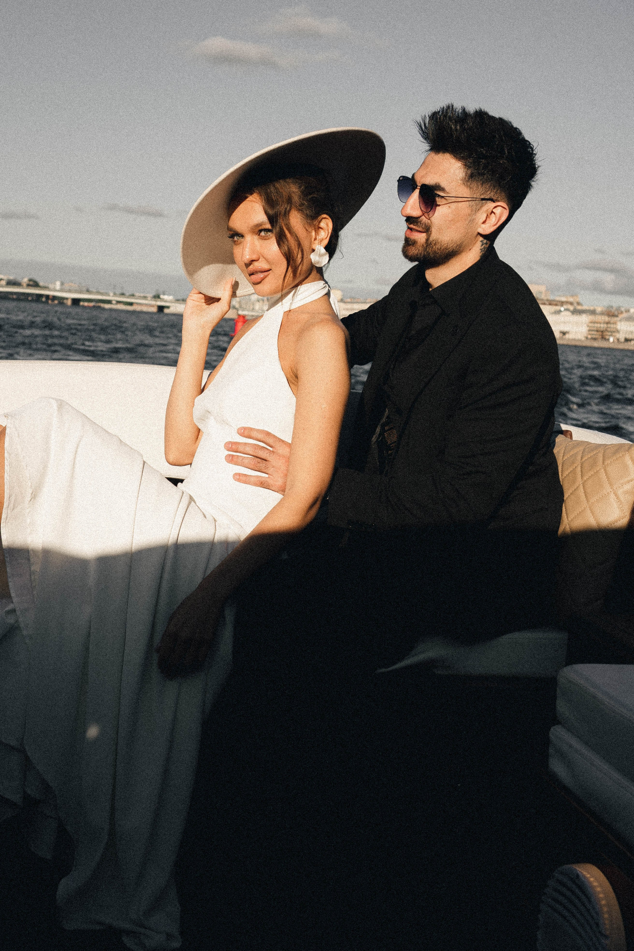 СВАДЕНБНАЯ СЬЕМКА НА КАТЕРЕ ПО КАНАЛАМ САНКТ-ПЕТЕРБУРГА И В АКВАТОРИИ НЕВЫ. Профессиональный фотограф, Санкт-Петербург — Виктория Богомолова