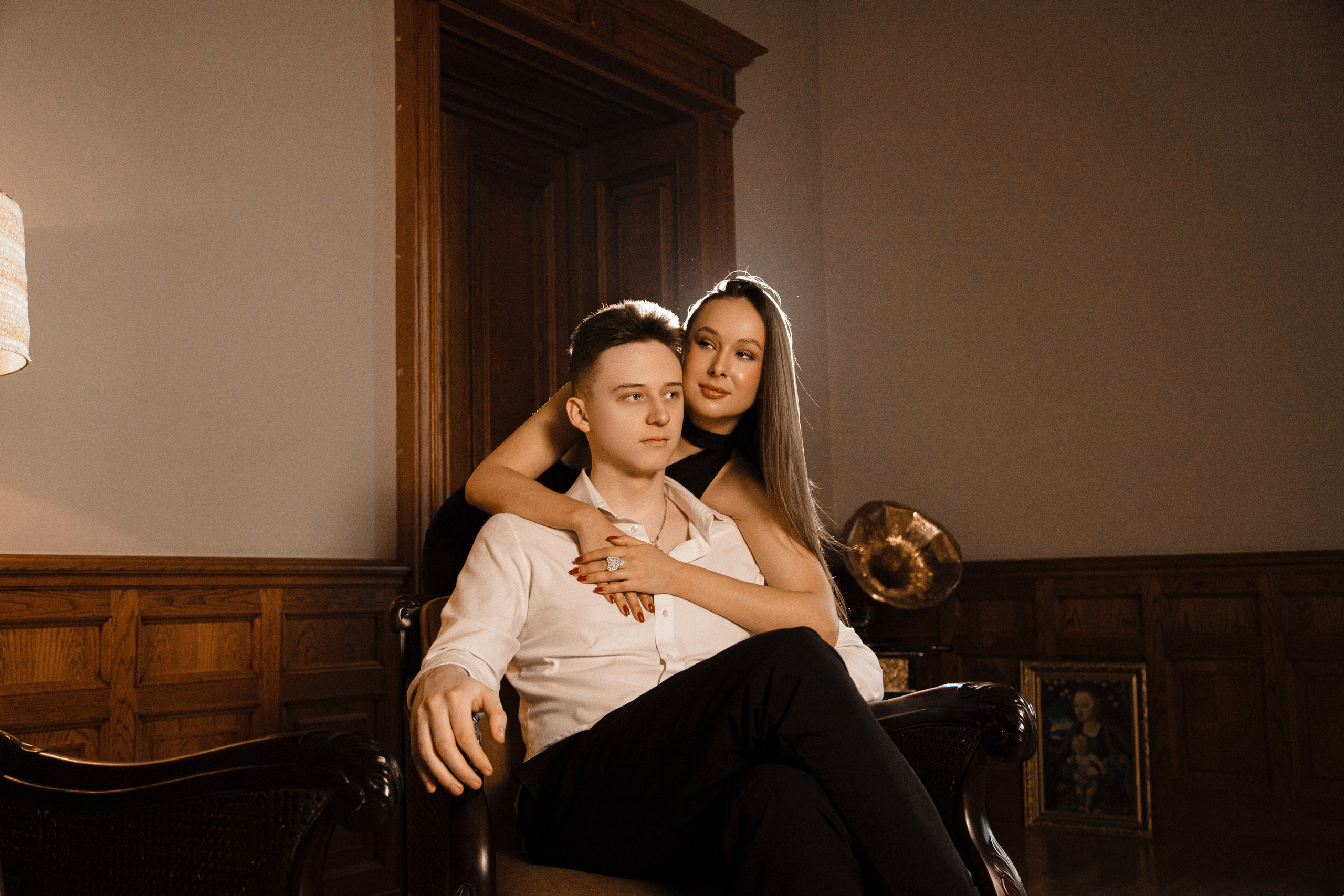 Лавстори: каминный зал