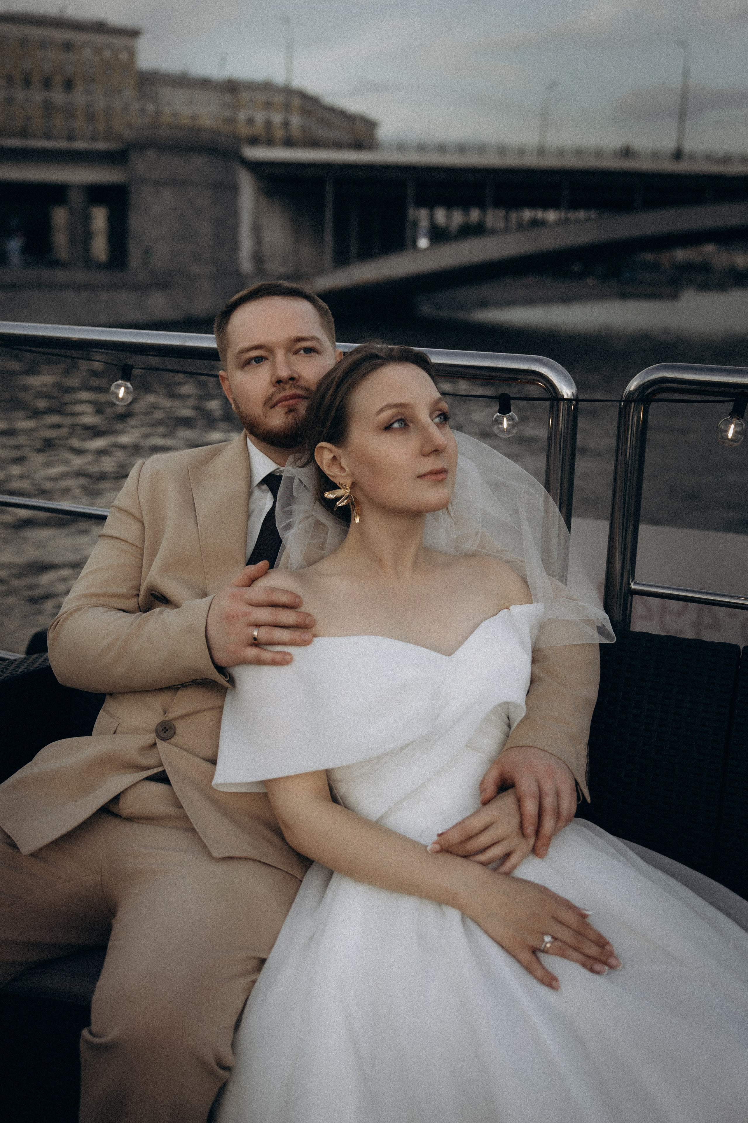 Утро невесты и свадебная фотосессия на теплоходе по Москве-реке