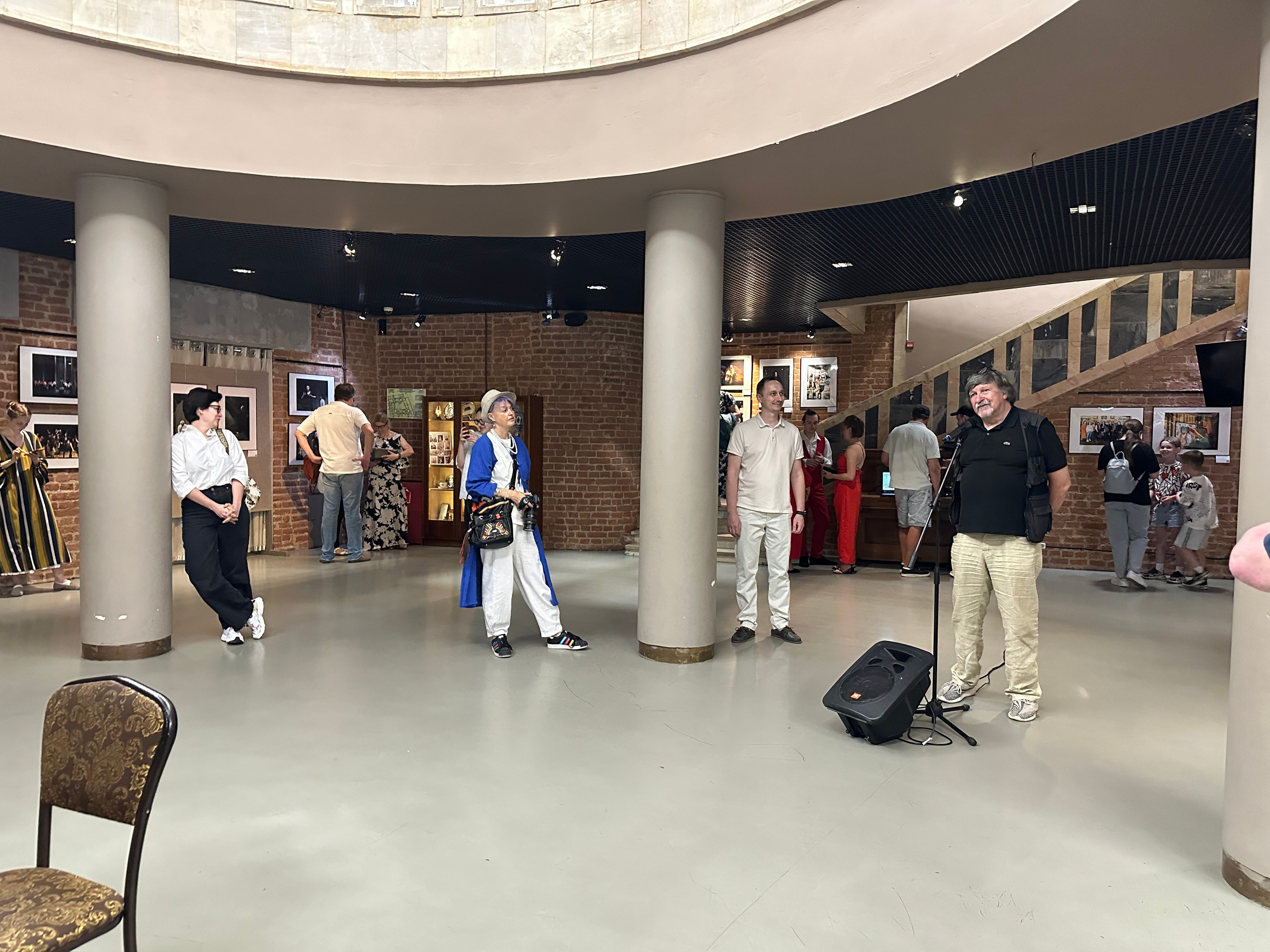 МОЛОДОЙ ТЕАТР. Reportage, architectural, fine art photographer Lena Melnikova in Moscow