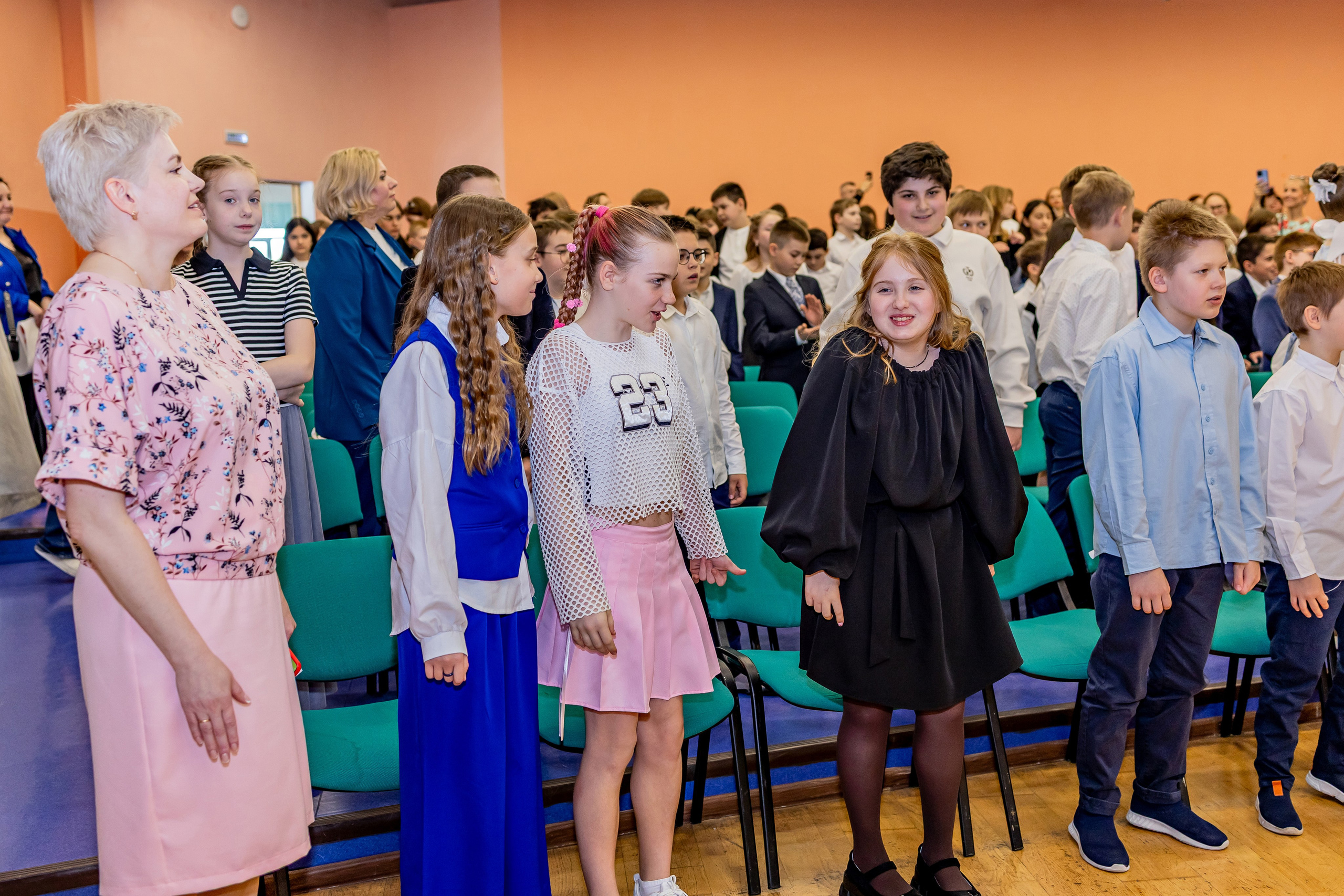 Выпускной праздник в начальной школе. Фотограф и видеограф Москва. Свадебный фотограф, видеограф. Выпускные альбомы. Оживающие альбомы