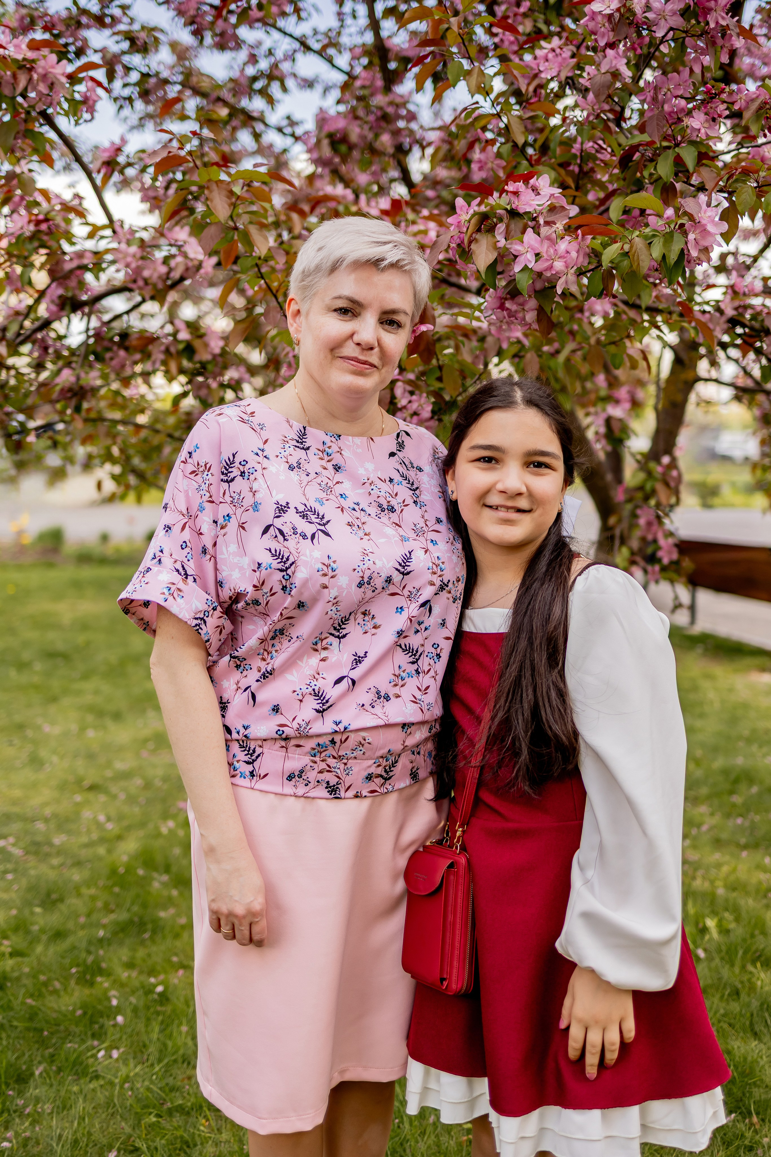 Выпускной в начальной школе на улице. Фотограф и видеограф Москва. Свадебный фотограф, видеограф. Выпускные альбомы. Оживающие альбомы