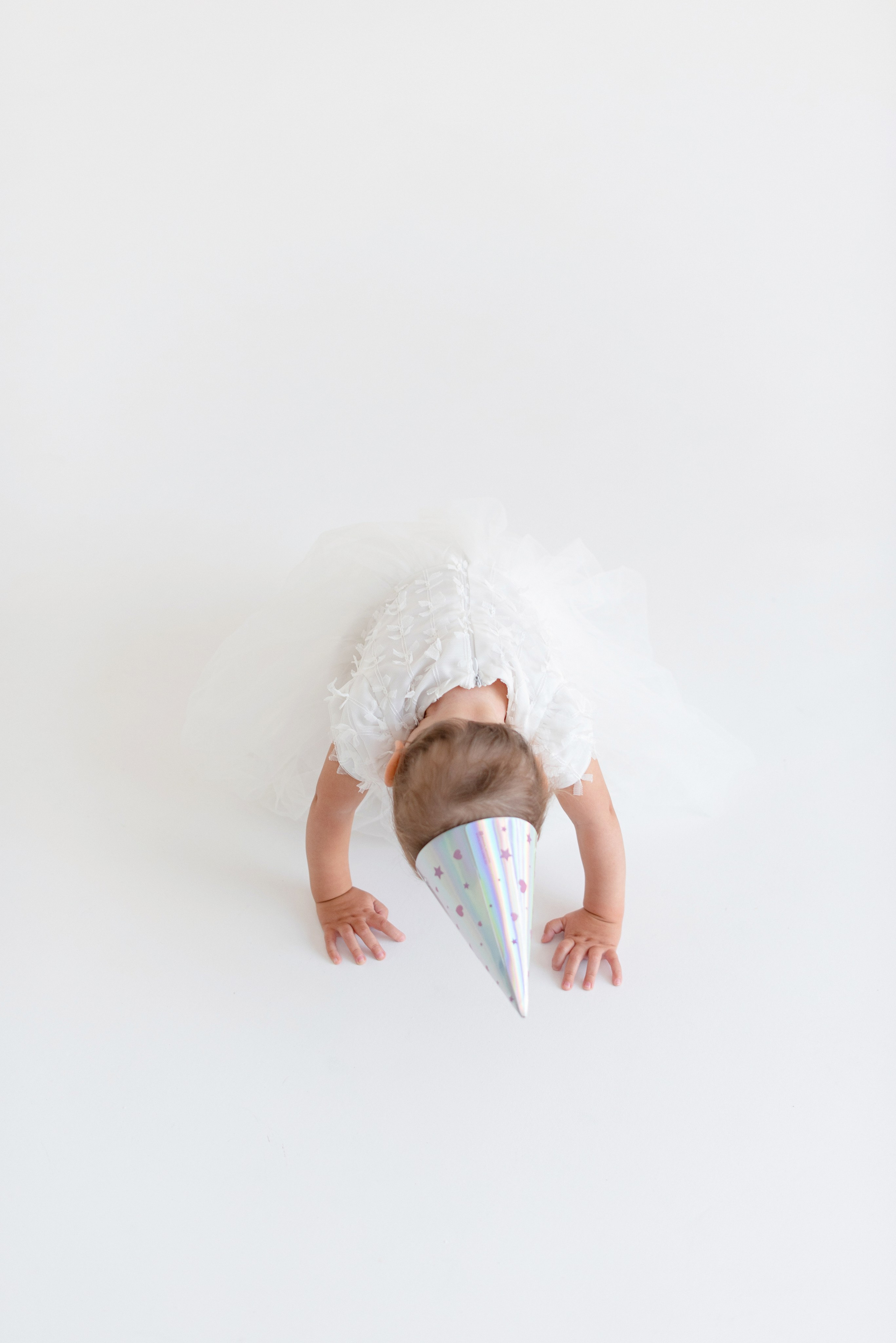 Фотосессия дня рождения малыша в студии, торт, воздушные шары, мыльные пузыри, профессиональный фотограф в Сургуте и Нефтеюганске.