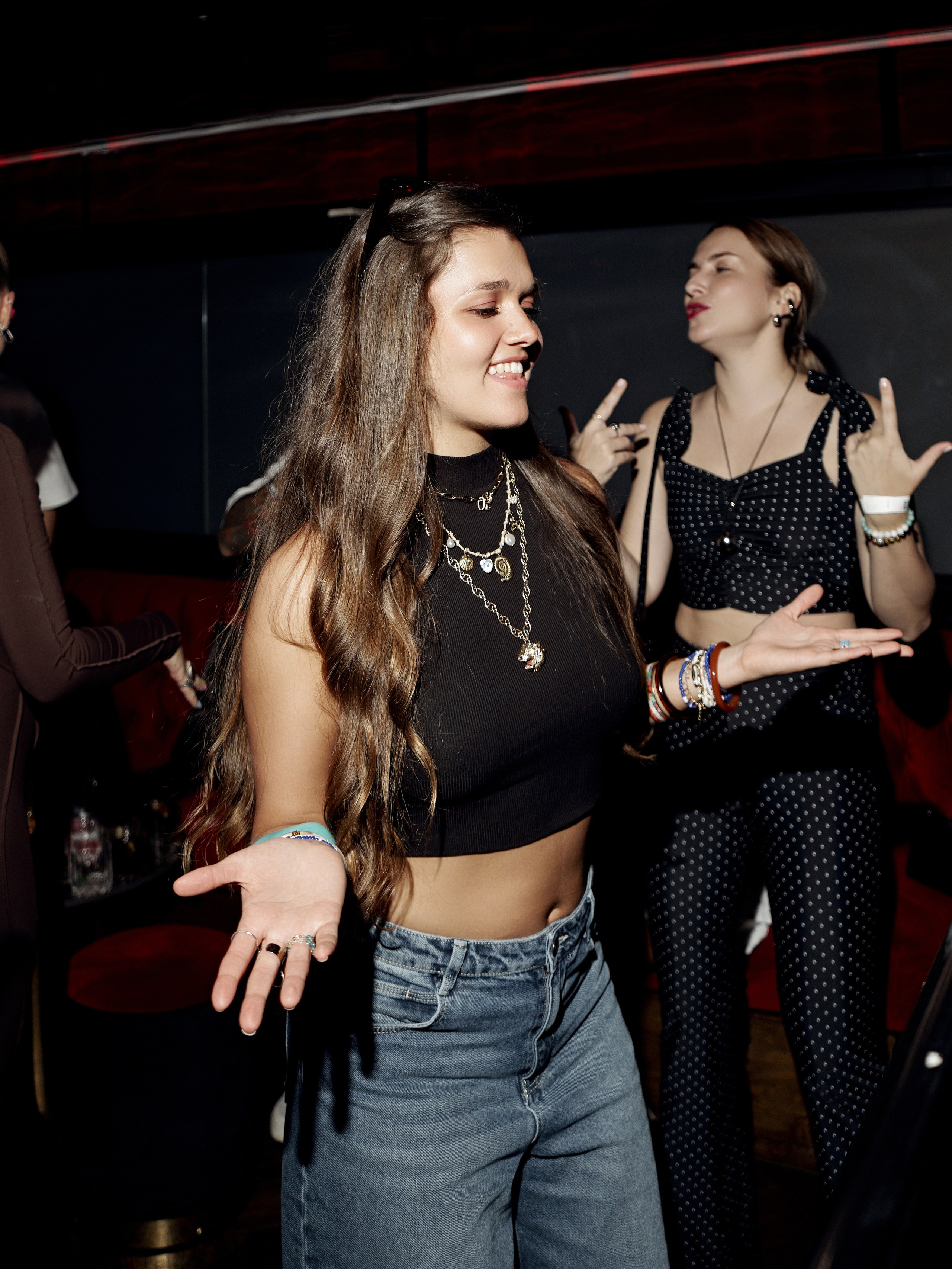 CLUB. NOIZOMAX Художественный фотограф в Дубай