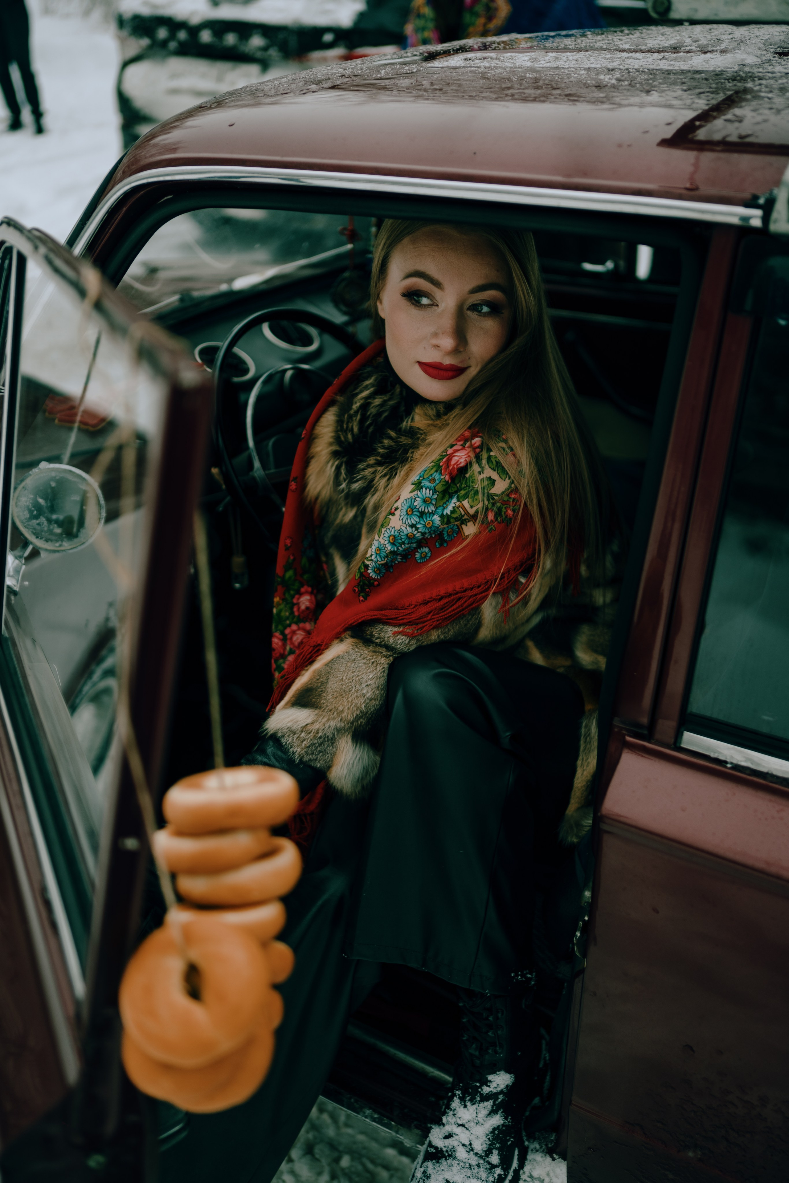 Звенит январская вьюга. Главная