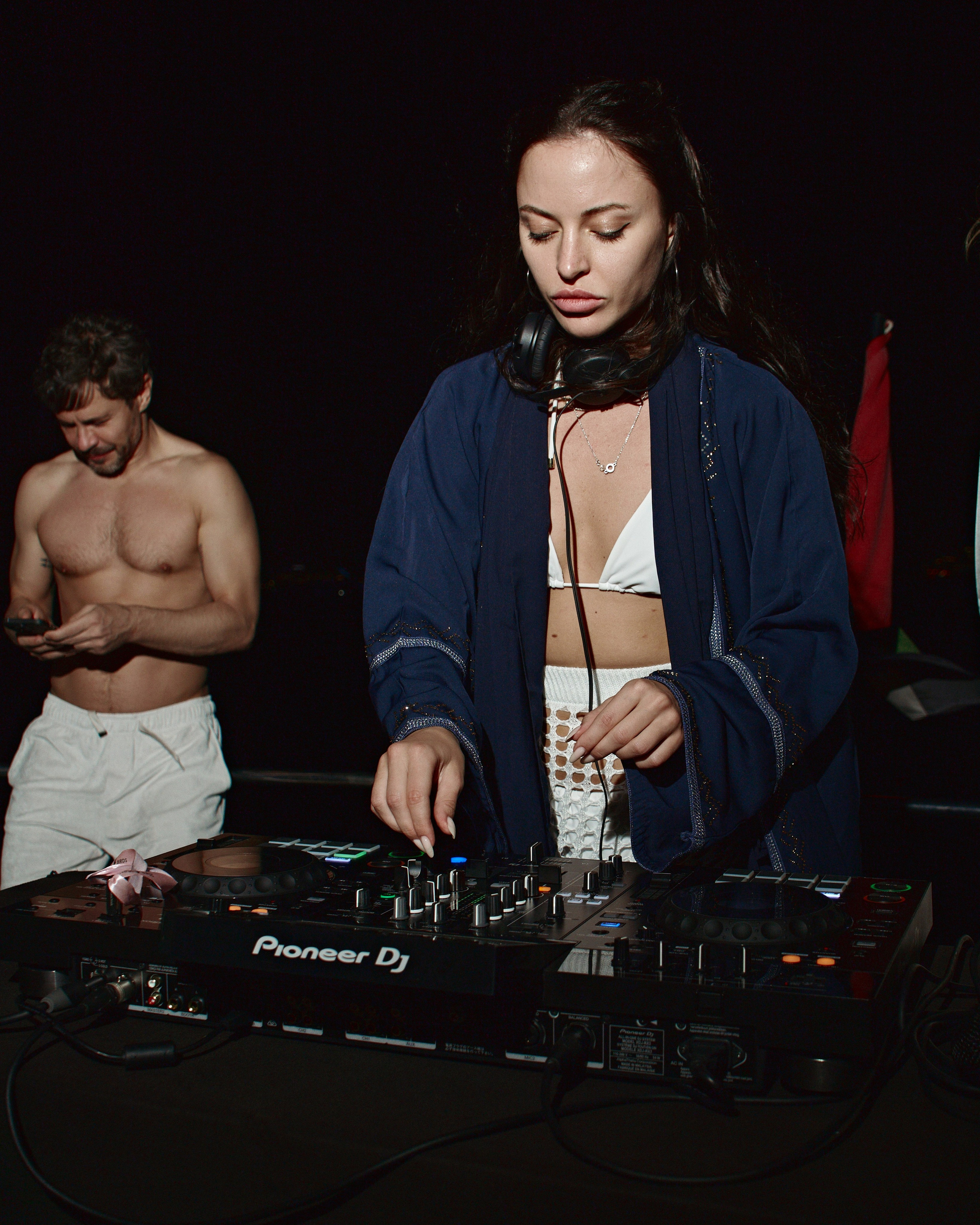 PAVEL DEREVYANKO. NOIZOMAX Художественный фотограф в Дубай