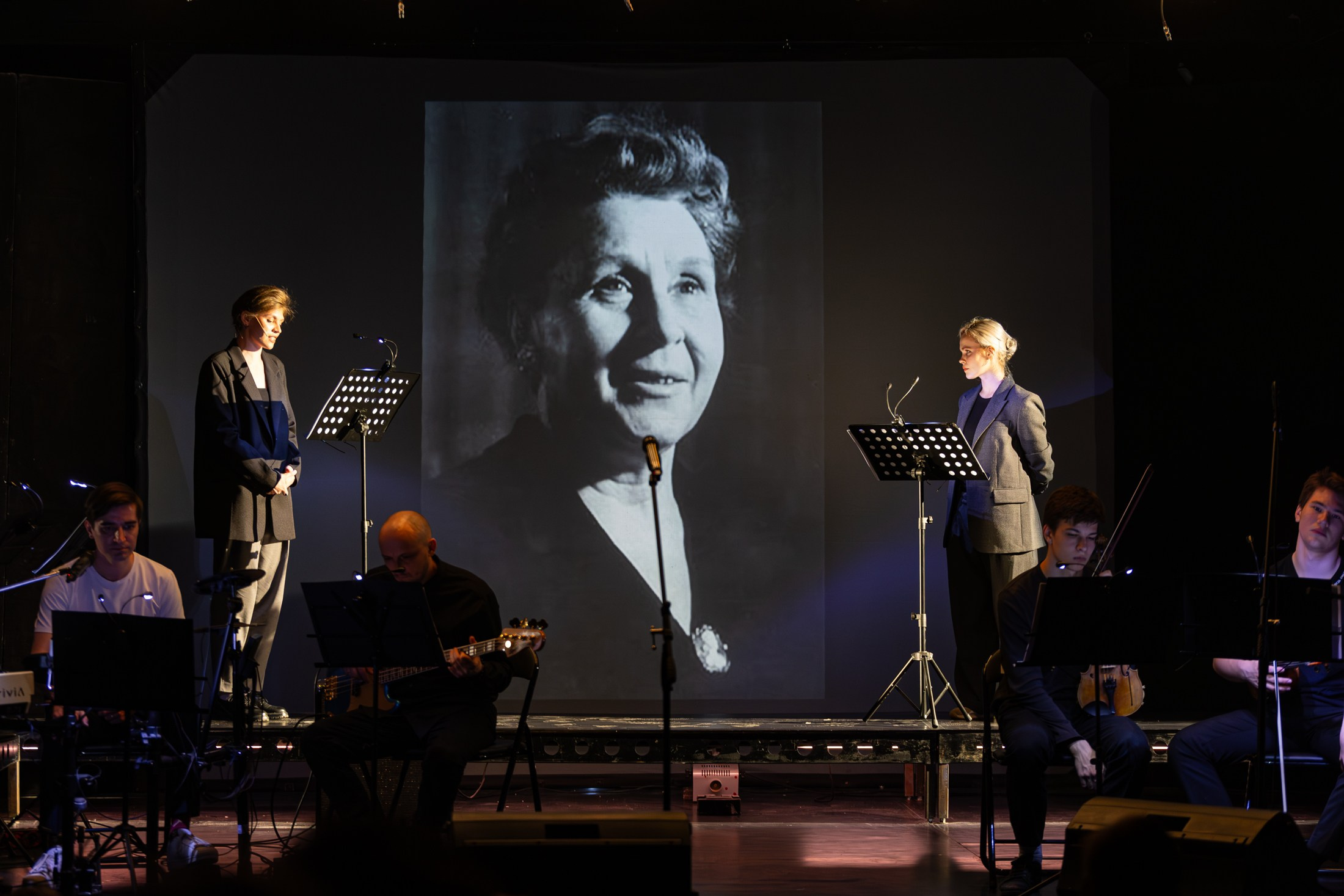 Театр Старый дом «И снова май». Фотограф Александр Поздняков  Новосибирск