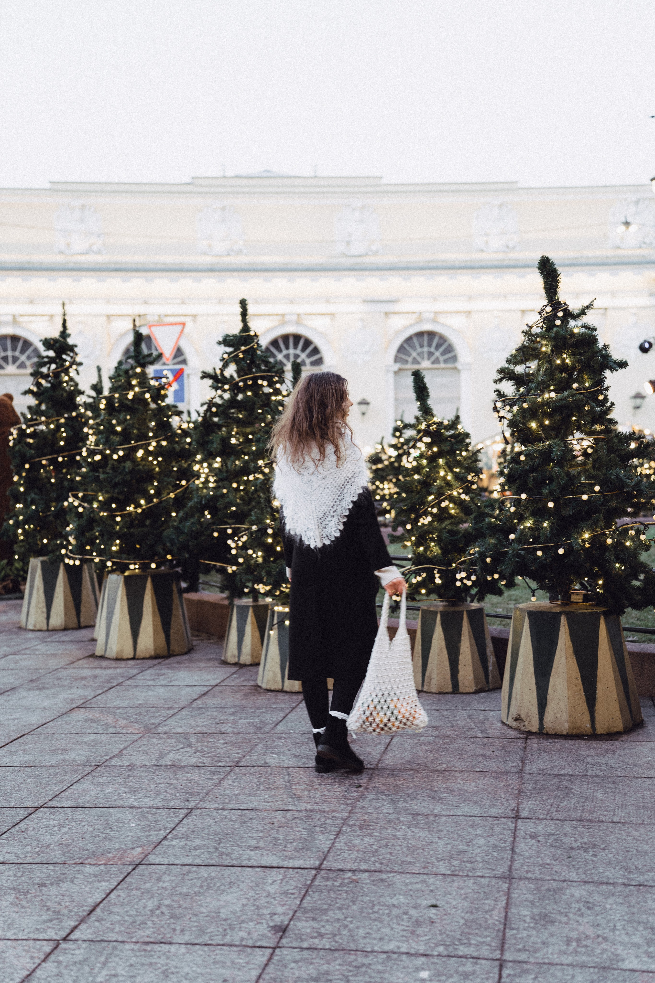 ПРОГУЛКА НА МАНЕЖНОЙ ПЛОЩАДИ ДЛЯ ДЕВУШКИ ПЕРЕД НОВЫМ ГОДОМ (НОВОГОДНЯЯ ФОТОСЕССИИЯ НА МАНЕЖНОЙ ПЛОЩАДИ). Профессиональный фотограф, Санкт-Петербург — Виктория Богомолова