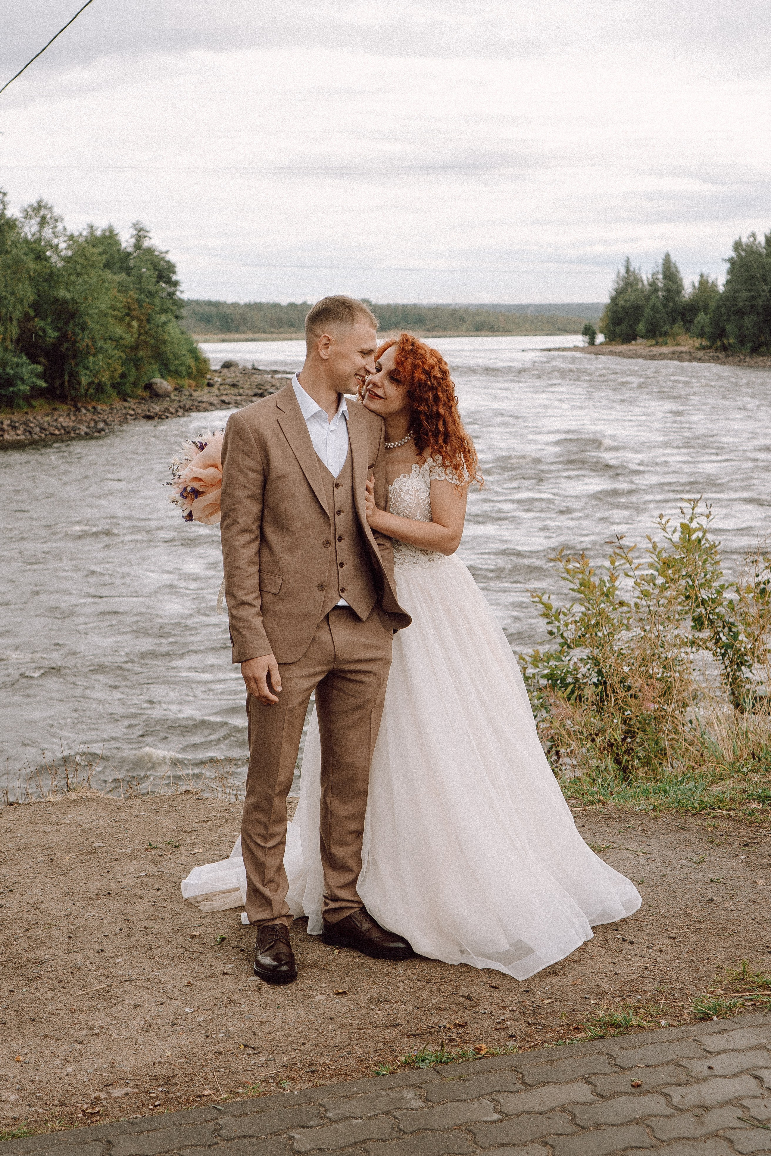 СВАДЕБНАЯ ФОТОСЕССИИЯ ПАРЫ В ГОРОДЕ ПРИОЗЕРСК В СОСНОВОМ ЛЕСУ И С ПИКАПОМ. Профессиональный фотограф, Санкт-Петербург — Виктория Богомолова