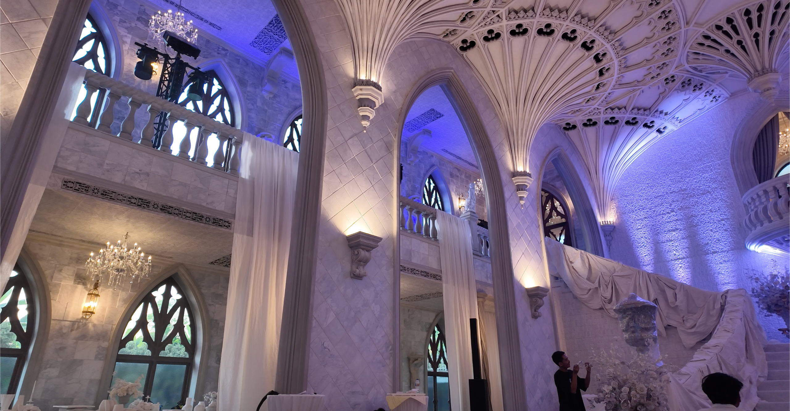 Организация мероприятий в Азии: концерты, вечеринки, бизнес-ужины, конференции. Аренда сценического оборудования, светодиодных экранов. CREATIVE SHELL АЗИЯ