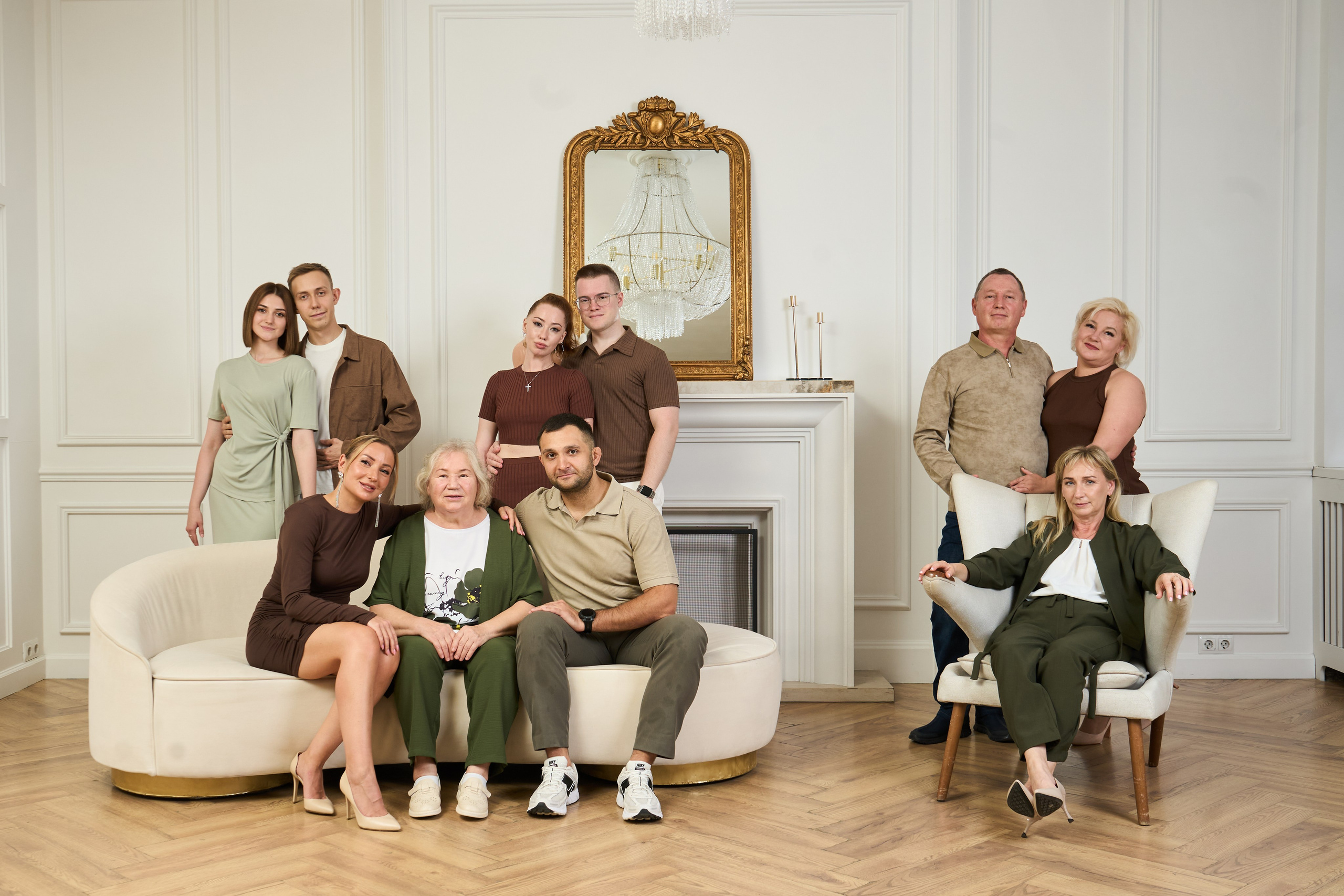 Портретная съемка большой семьи с искусственным светом в студии. Фотограф Екатеринбург Кокшарова Александра