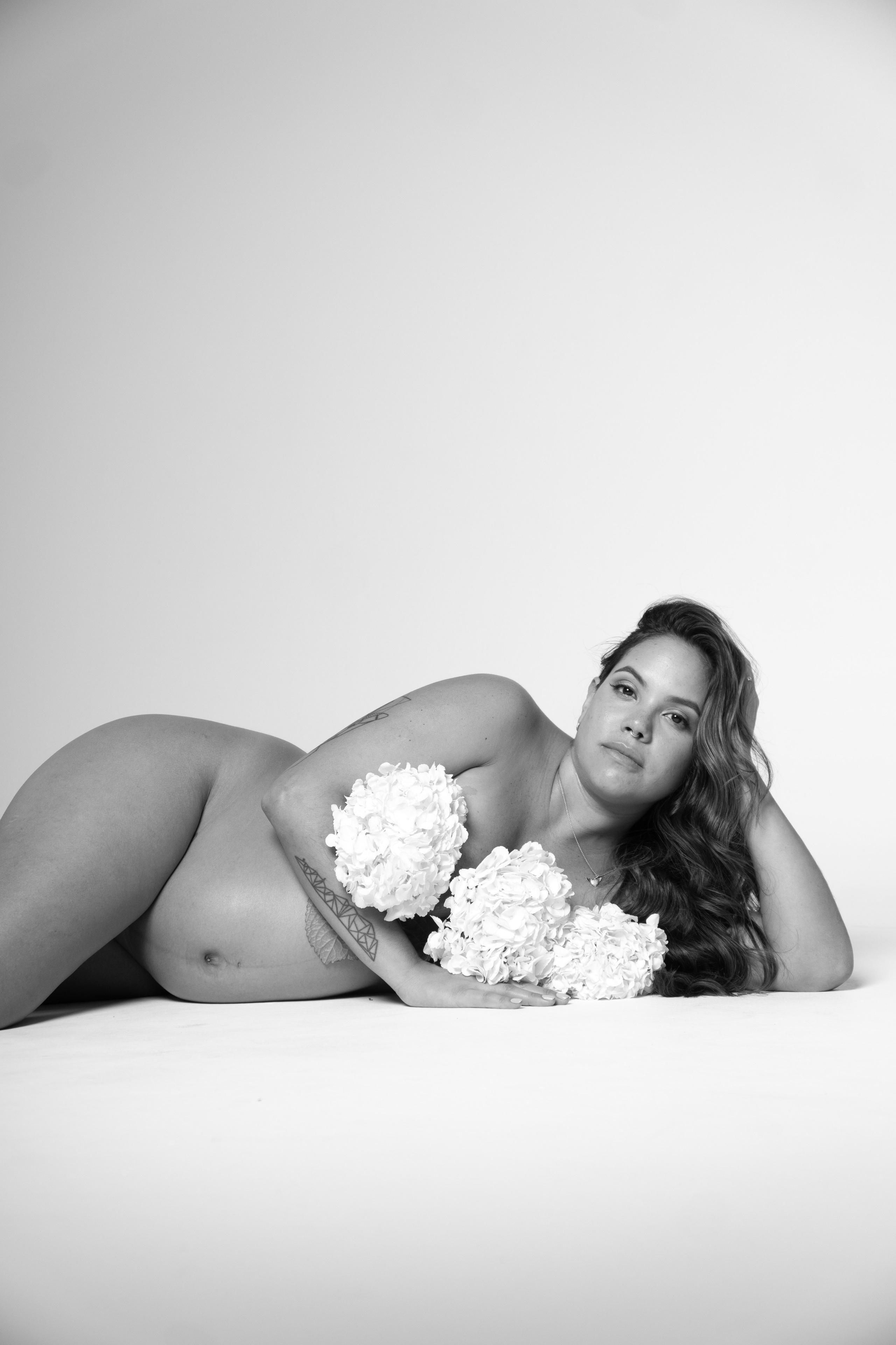 Andrea «en el estudio / in the studio». Wedding Photographer in Barcelona and Medellin