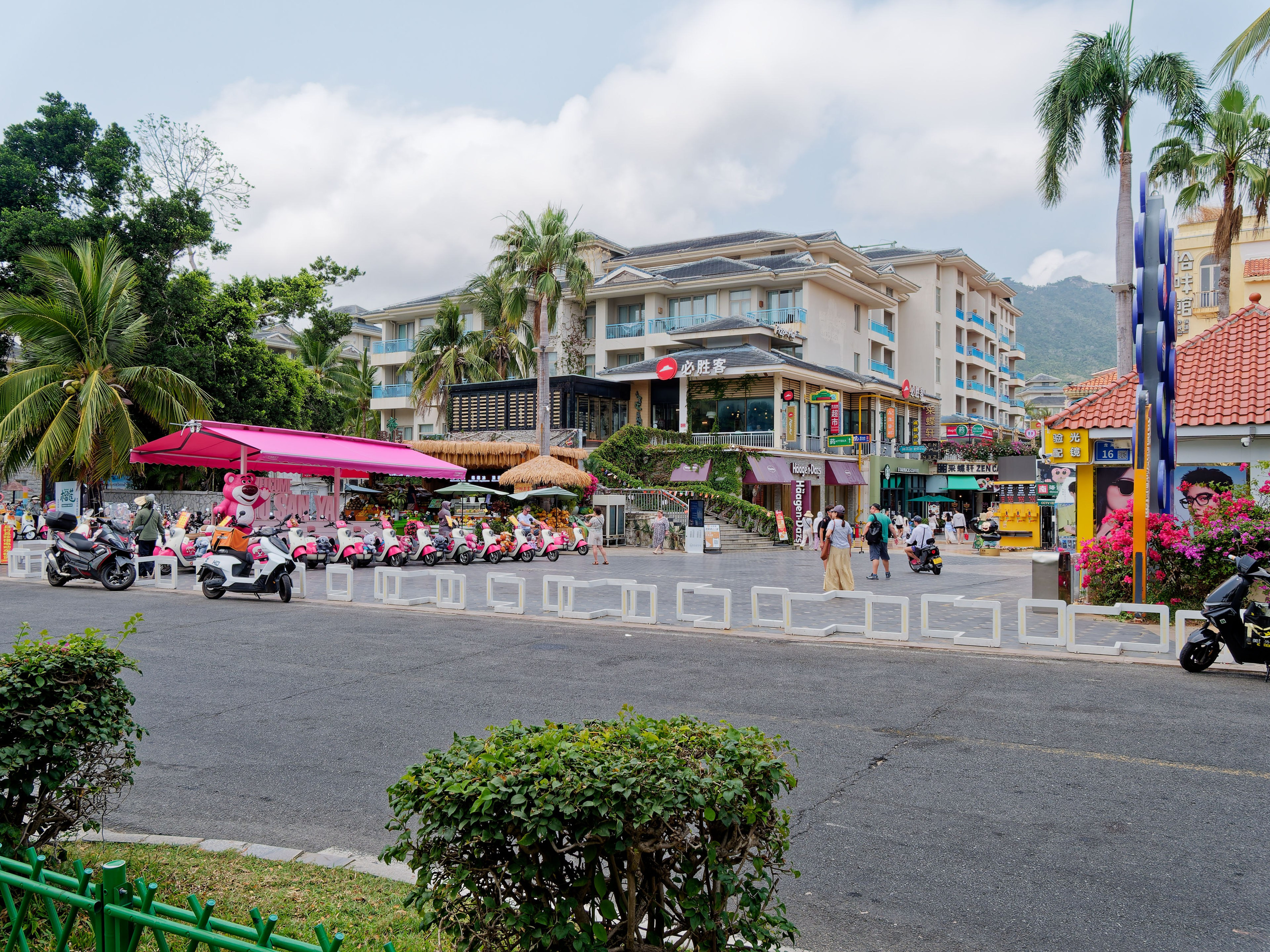 Хайнань 2026, улицы Ялунвань и Саньи. Фотопрогулки по Миру