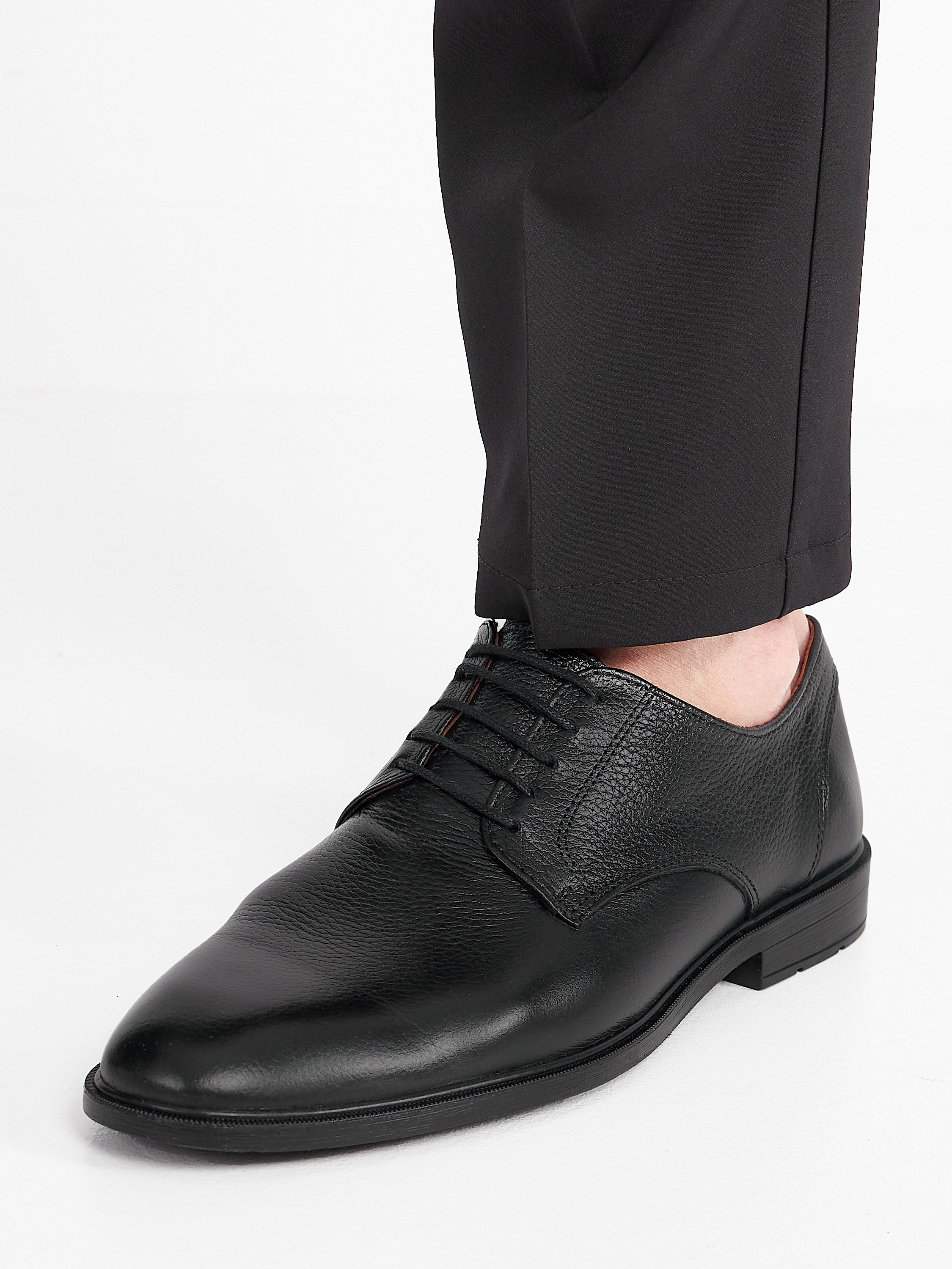 Фотосъемка обуви на модели для маркетплейсов. Алексей Темнов — фотограф в Пятигорске