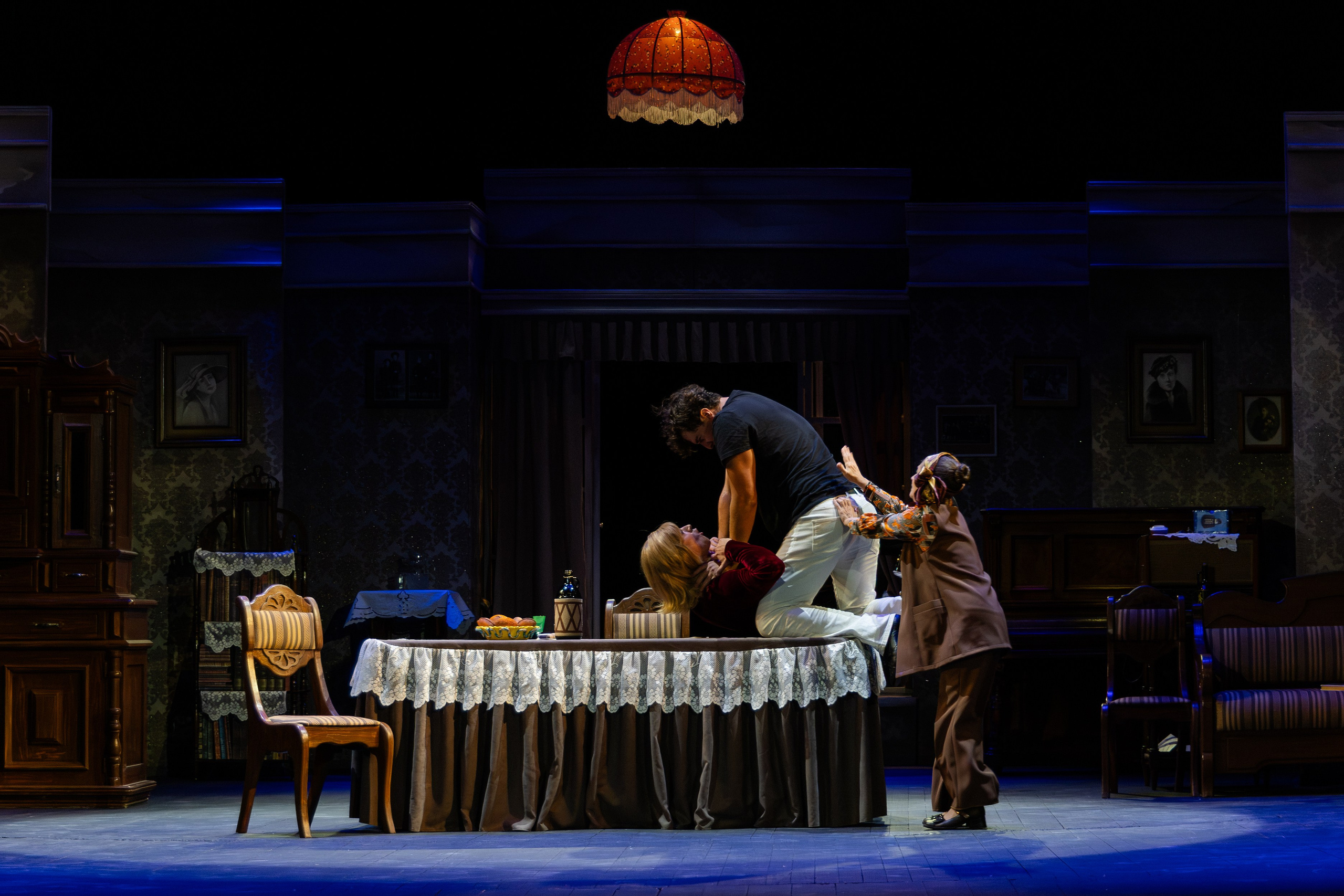 Театр Юного Зрителя «Отчаянные Тетки». Фотограф Марк Файзулин