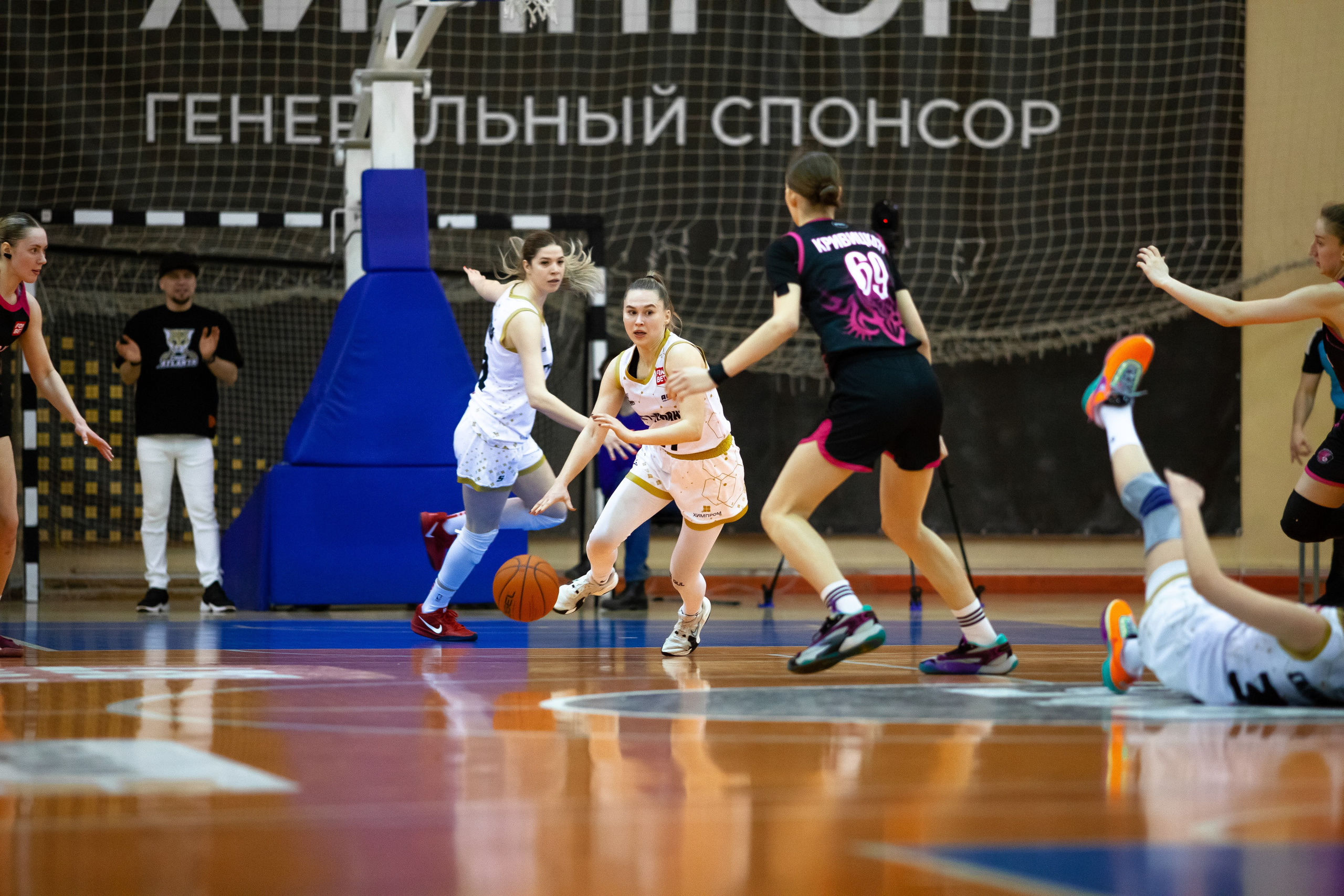 ЧГУ-Атланта — Ростов-ЮФУ / 1 игра. Фотография