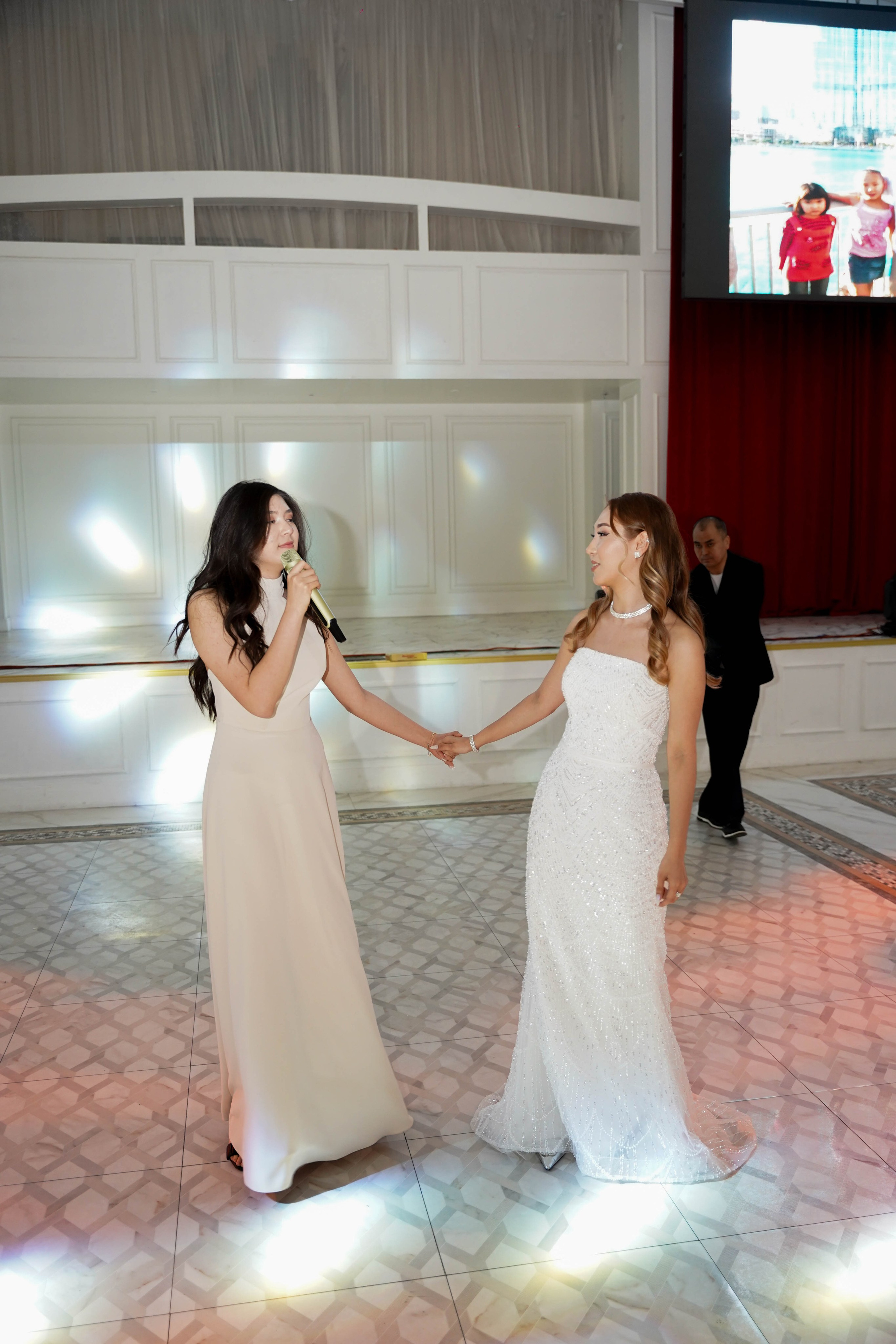 Dana uzatu. Фотограф Ернар Ержанов